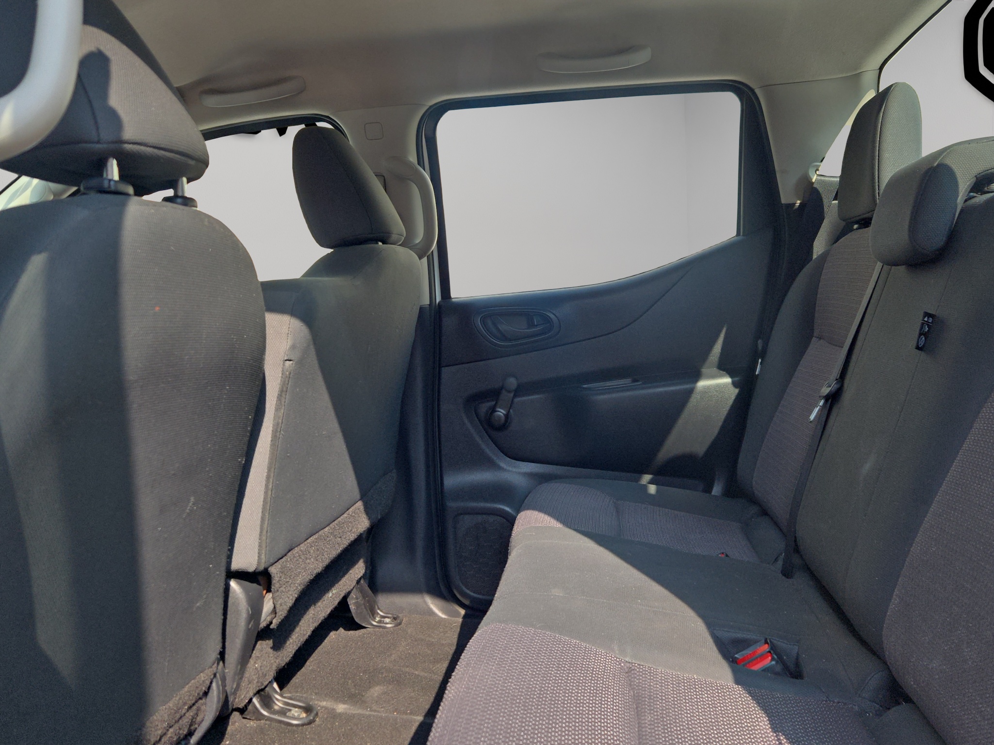 Nissan Comerciales NP300 4 pts. S, Pick-Up, Doble Cab., TM6, a/ac. 2019