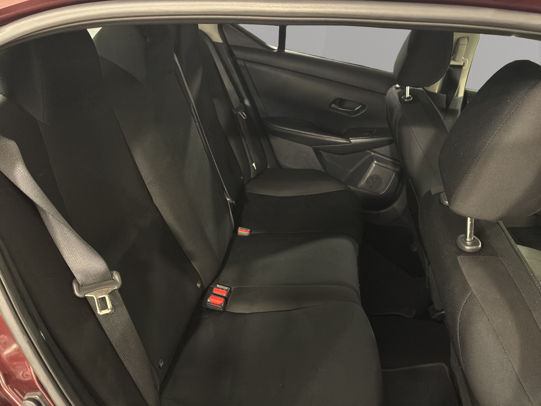 Nissan Sentra 4 pts. Sense, TM6, a/ac., RA-16 2024