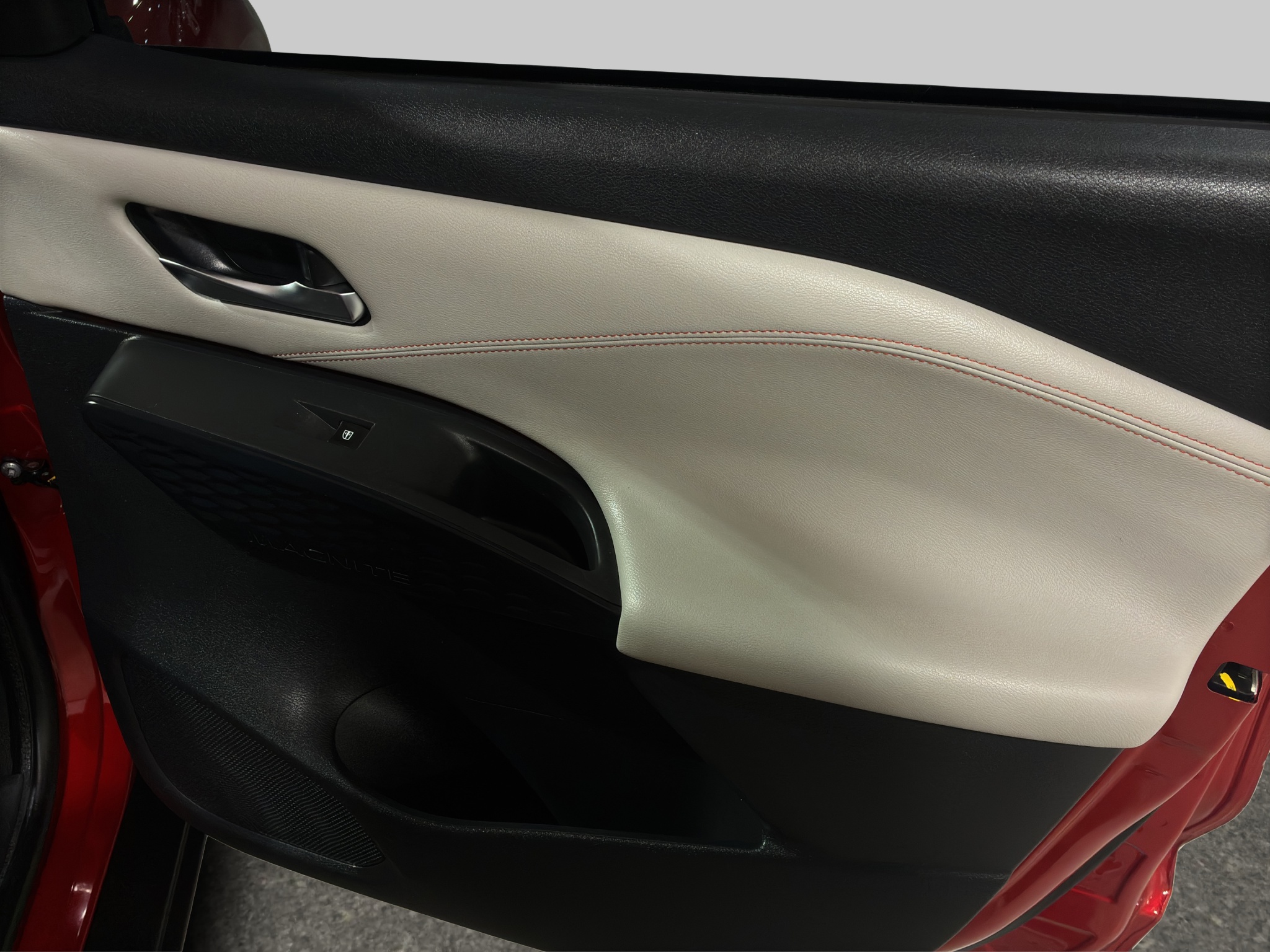 Nissan Magnite 5 pts. Exclusive, 1.0T, TM5, piel, RA-16 2025