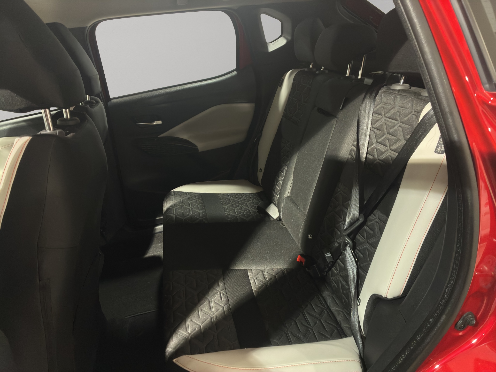 Nissan Magnite 5 pts. Exclusive, 1.0T, TM5, piel, RA-16 2025