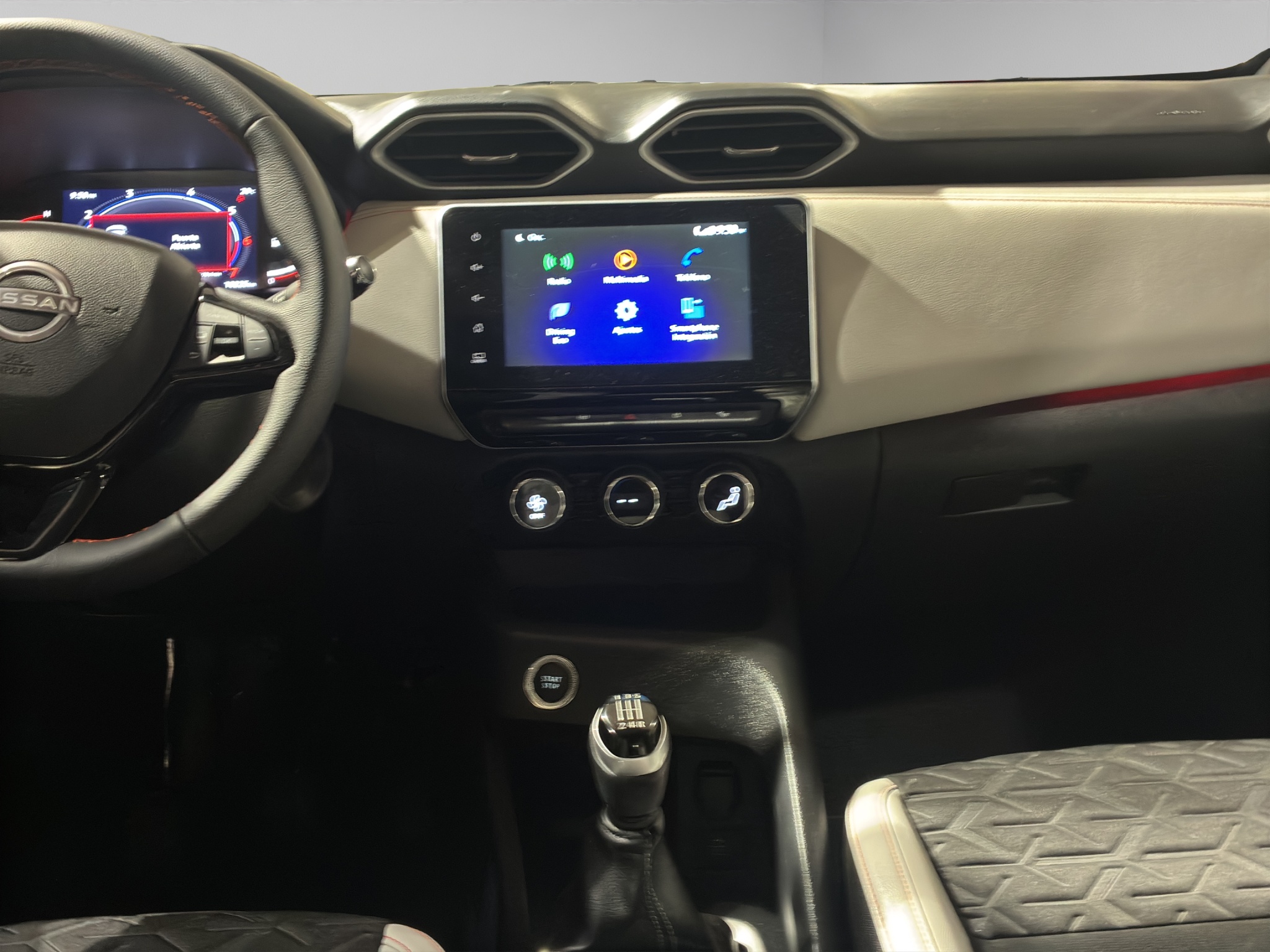 Nissan Magnite 5 pts. Exclusive, 1.0T, TM5, piel, RA-16 2025