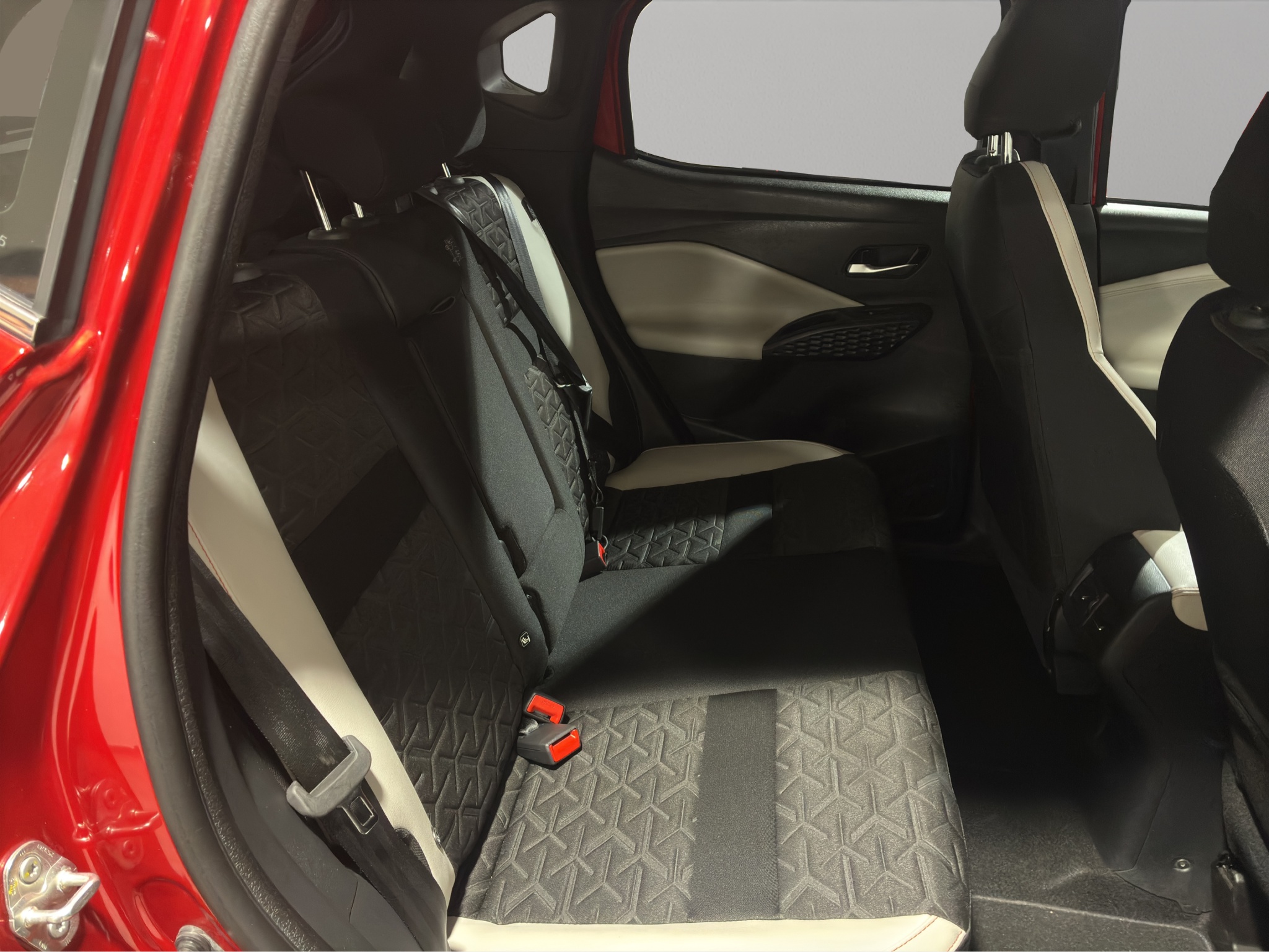 Nissan Magnite 5 pts. Exclusive, 1.0T, TM5, piel, RA-16 2025