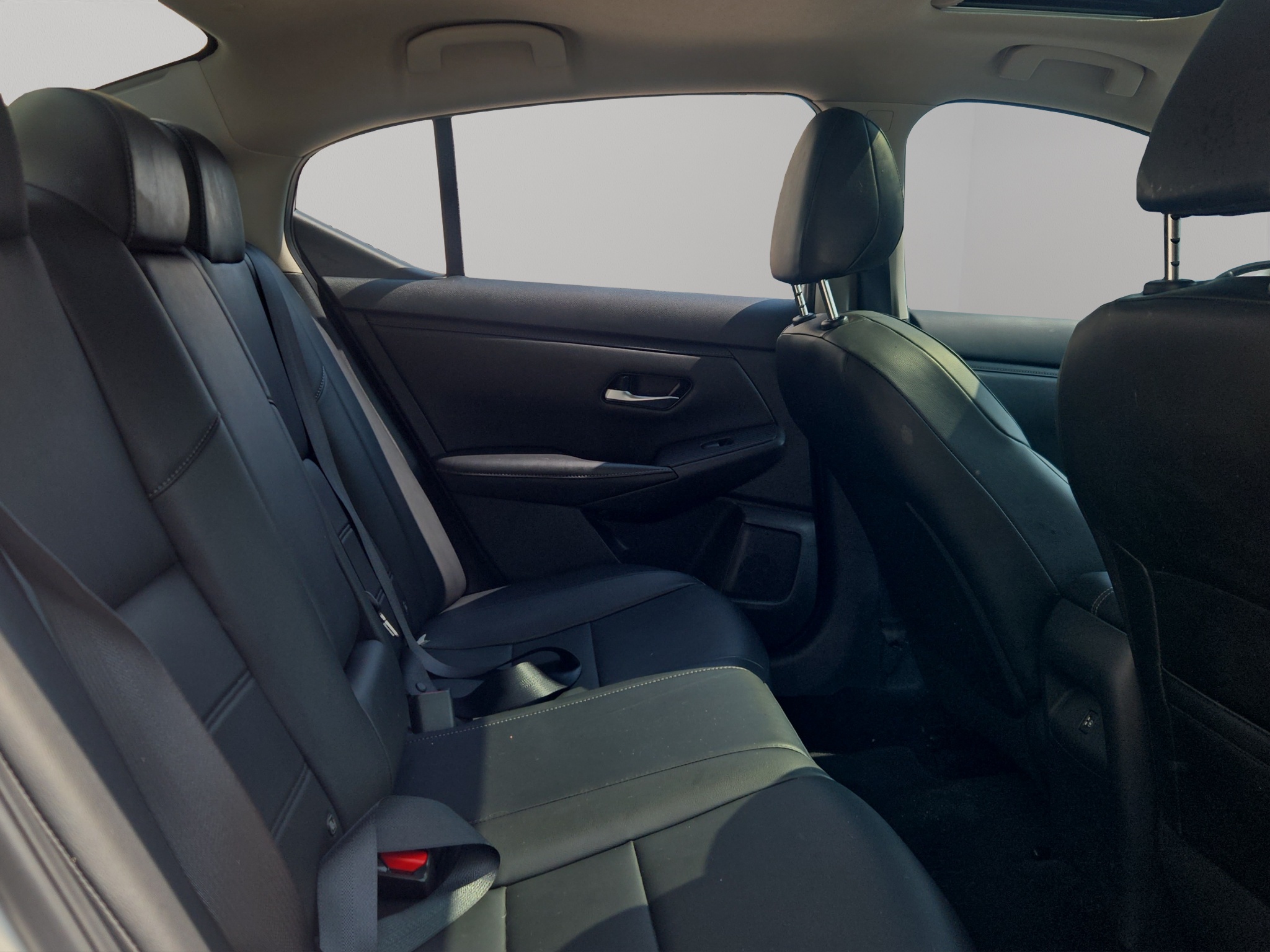 Nissan Sentra 4 pts. SR Platinum, TA, a/ac. Aut., piel, QC, s. Bose, f. led, RA-18 2023