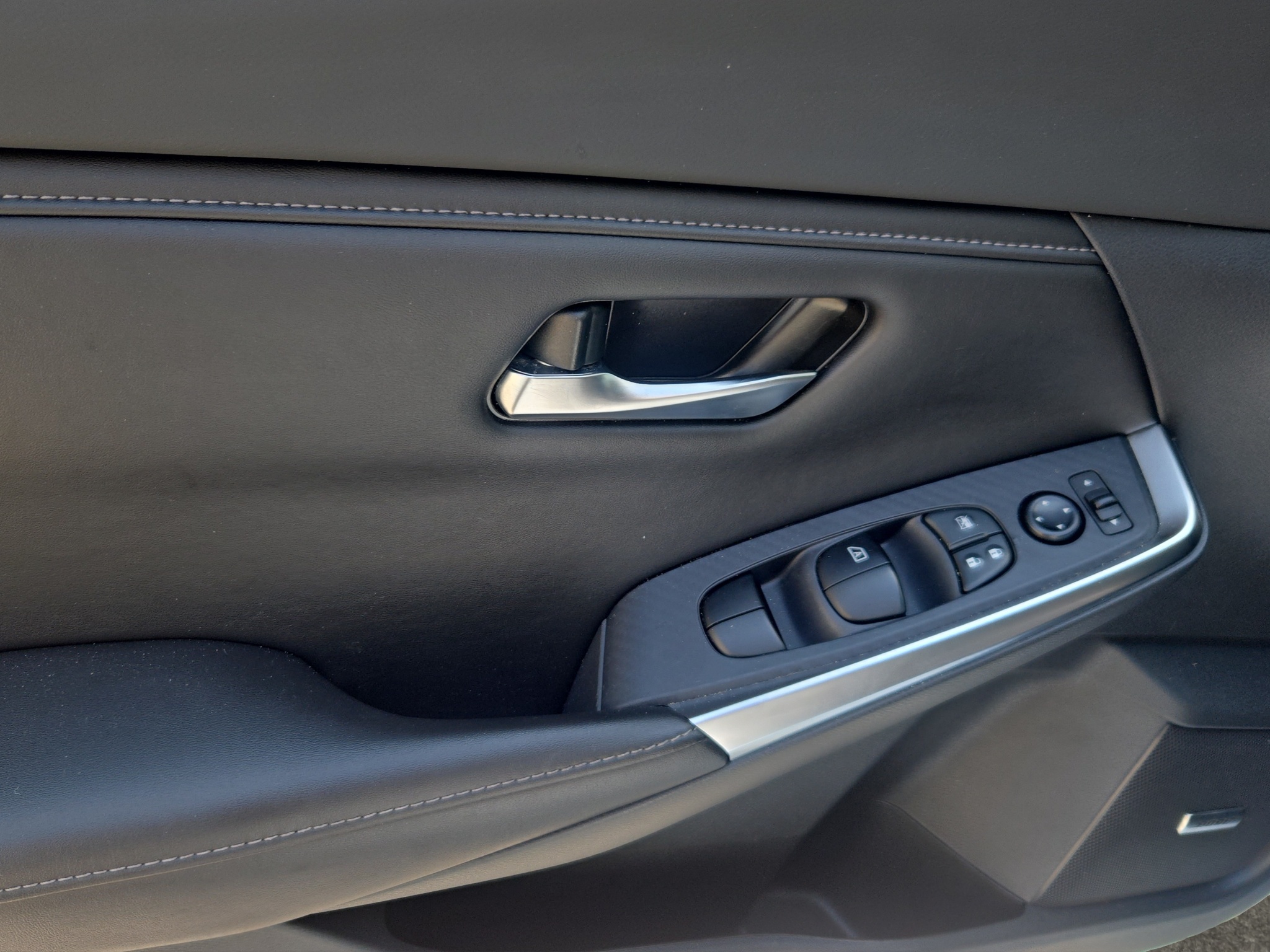 Nissan Sentra 4 pts. SR Platinum, TA, a/ac. Aut., piel, QC, s. Bose, f. led, RA-18 2023