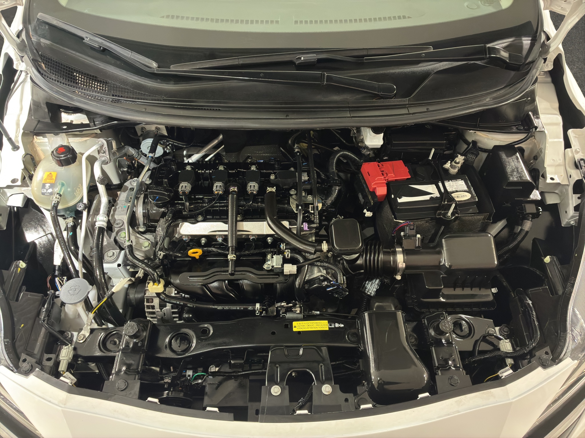 Nissan Versa 4 pts. Sense, TM5, a/ac., R-15 2024