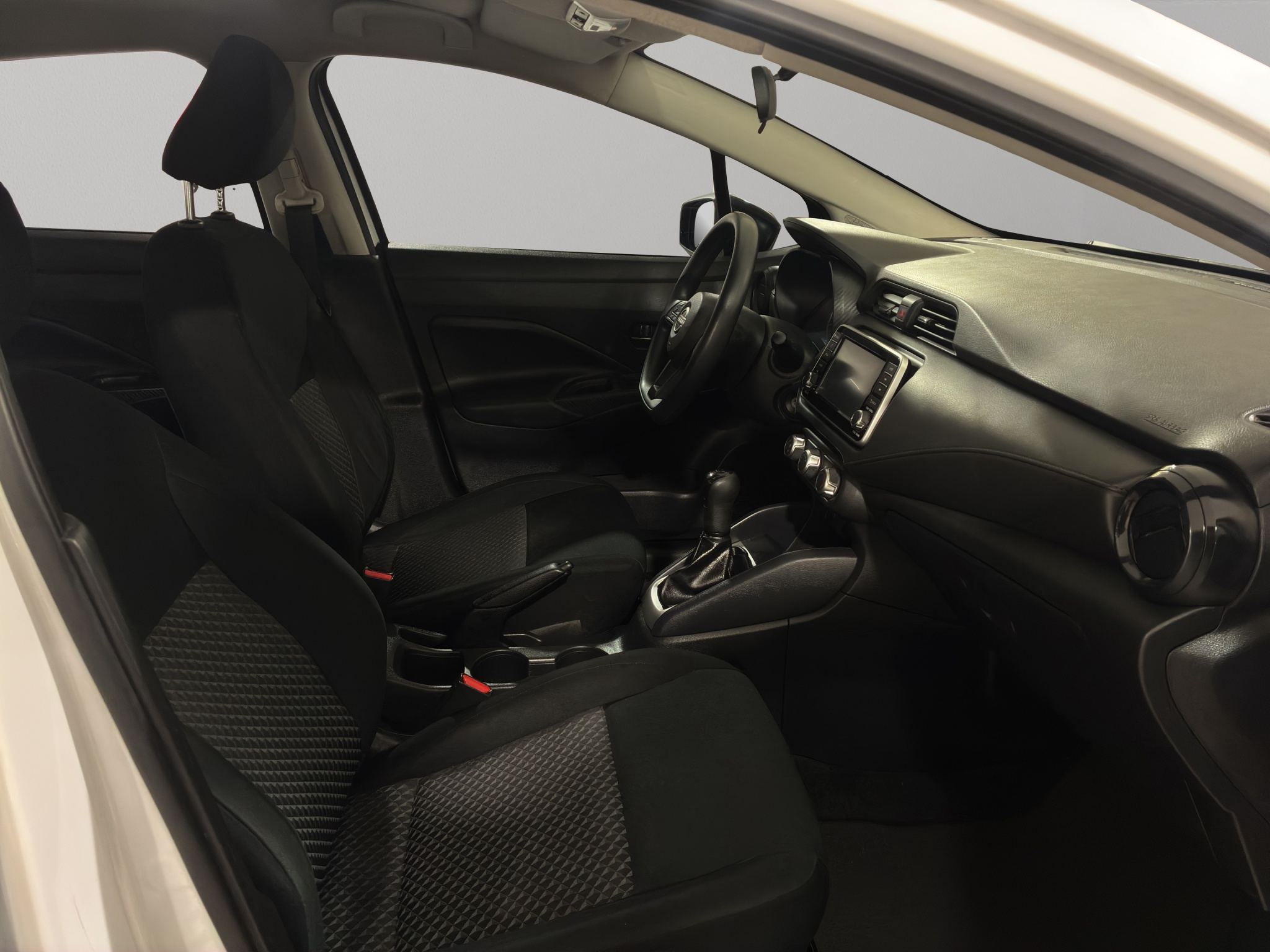 Nissan Versa 4 pts. Sense, TM5, a/ac., R-15 2024