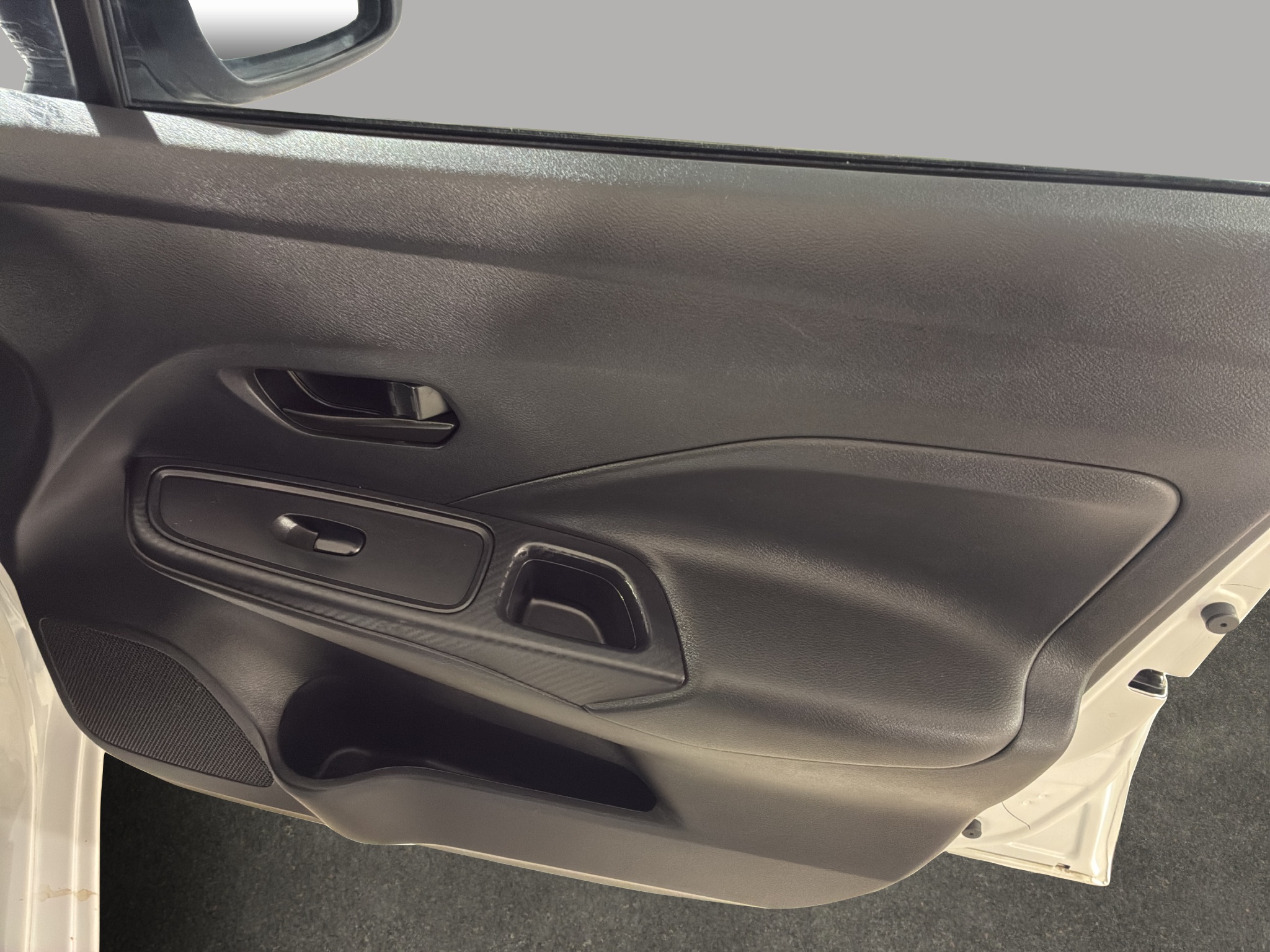 Nissan Versa 4 pts. Sense, TM5, a/ac., R-15 2024