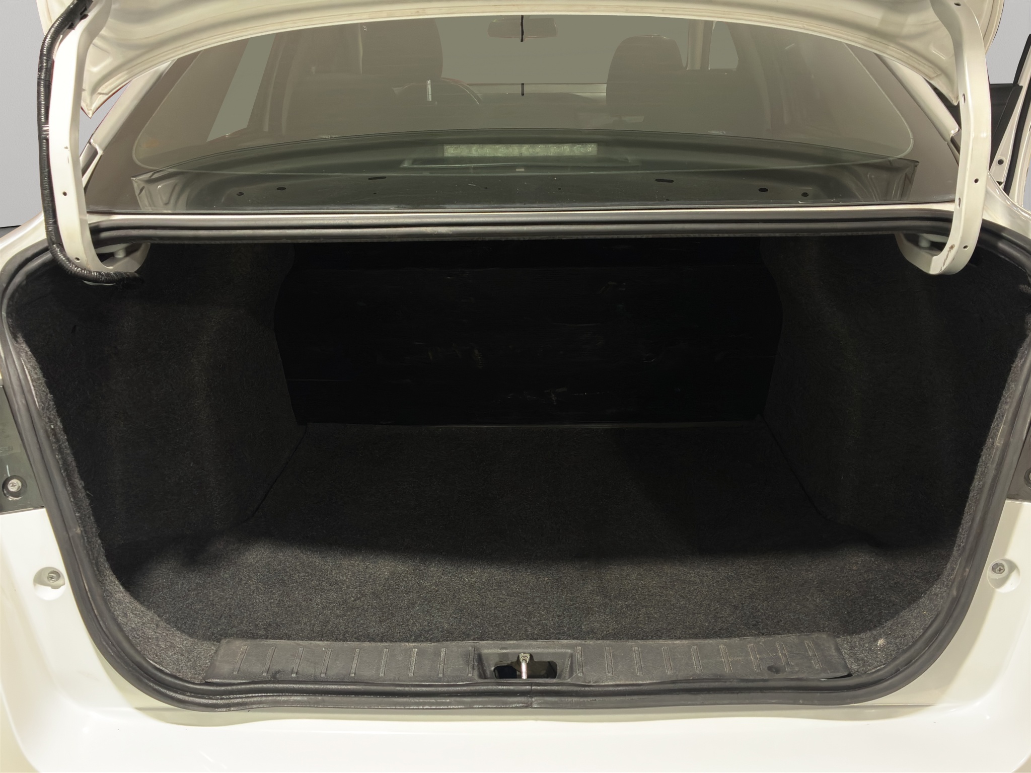 Nissan Versa 4 pts. Sense, TM5, a/ac., R-15 2024