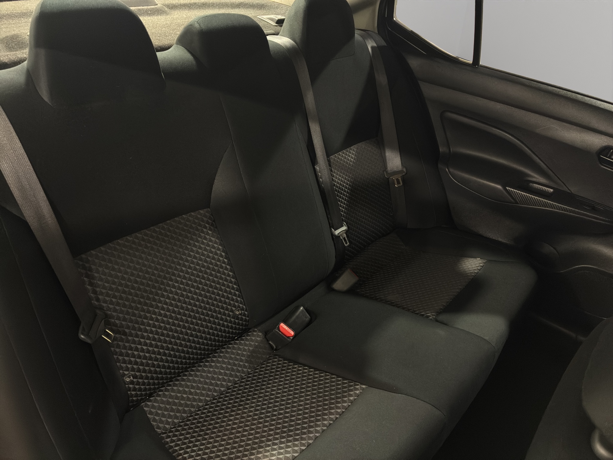 Nissan Versa 4 pts. Sense, TM5, a/ac., R-15 2024