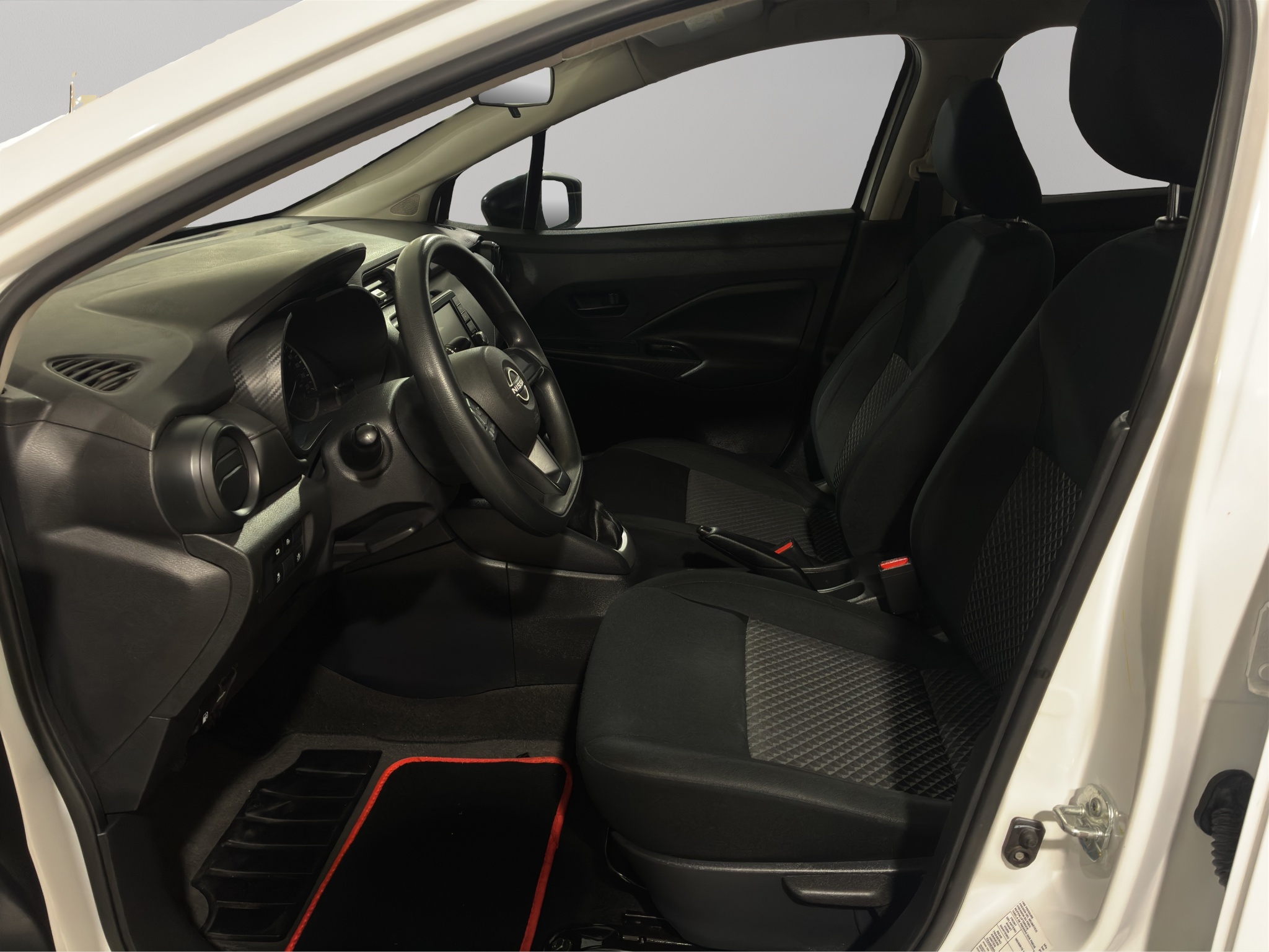 Nissan Versa 4 pts. Sense, TM5, a/ac., R-15 2024