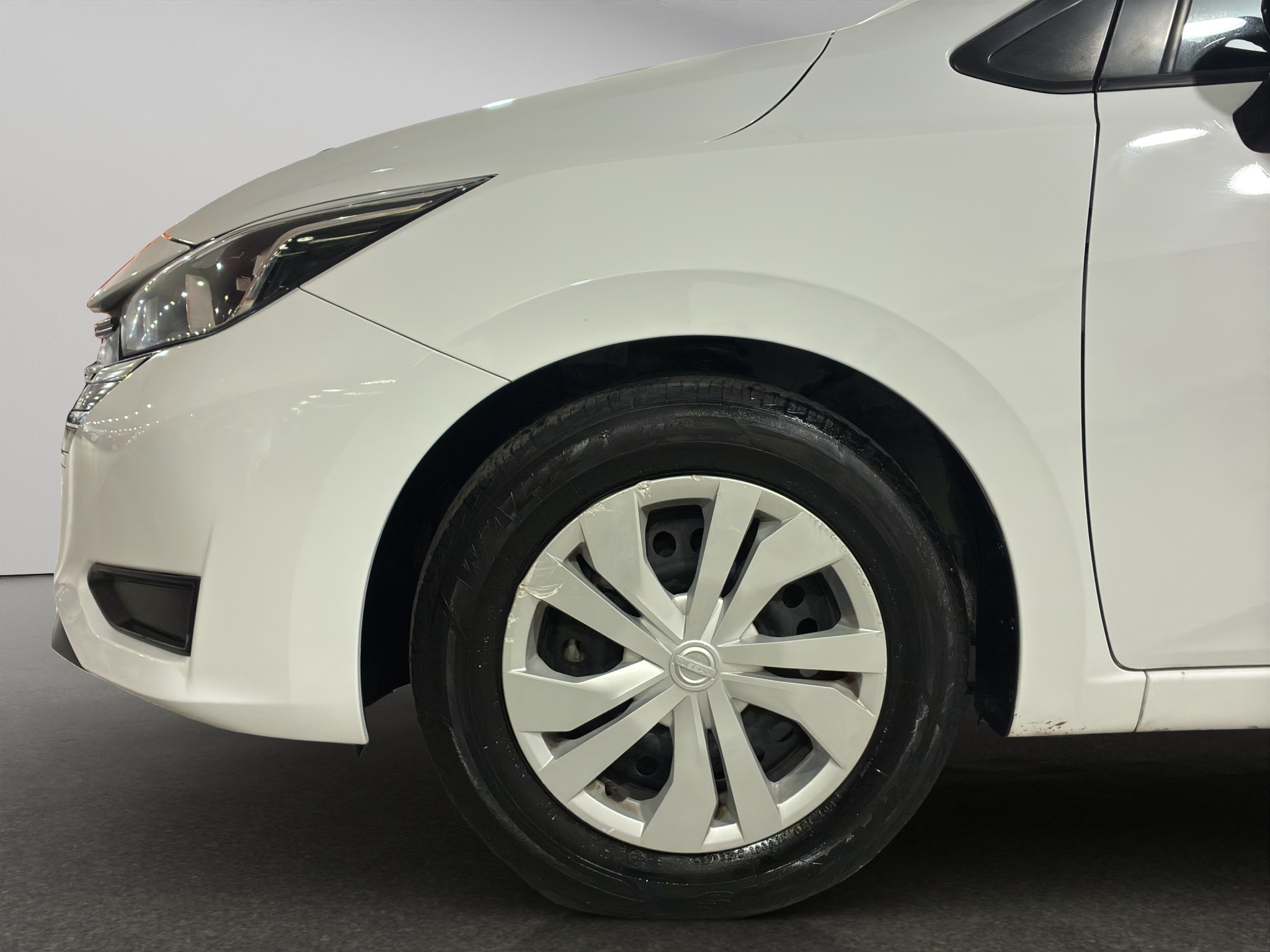 Nissan Versa 4 pts. Sense, TM5, a/ac., R-15 2024