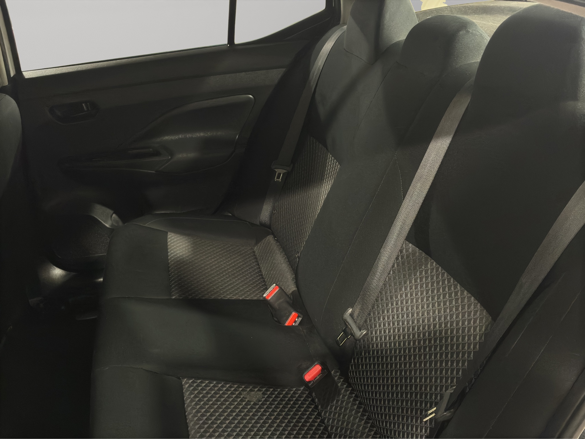 Nissan Versa 4 pts. Sense, TM5, a/ac., R-15 2024