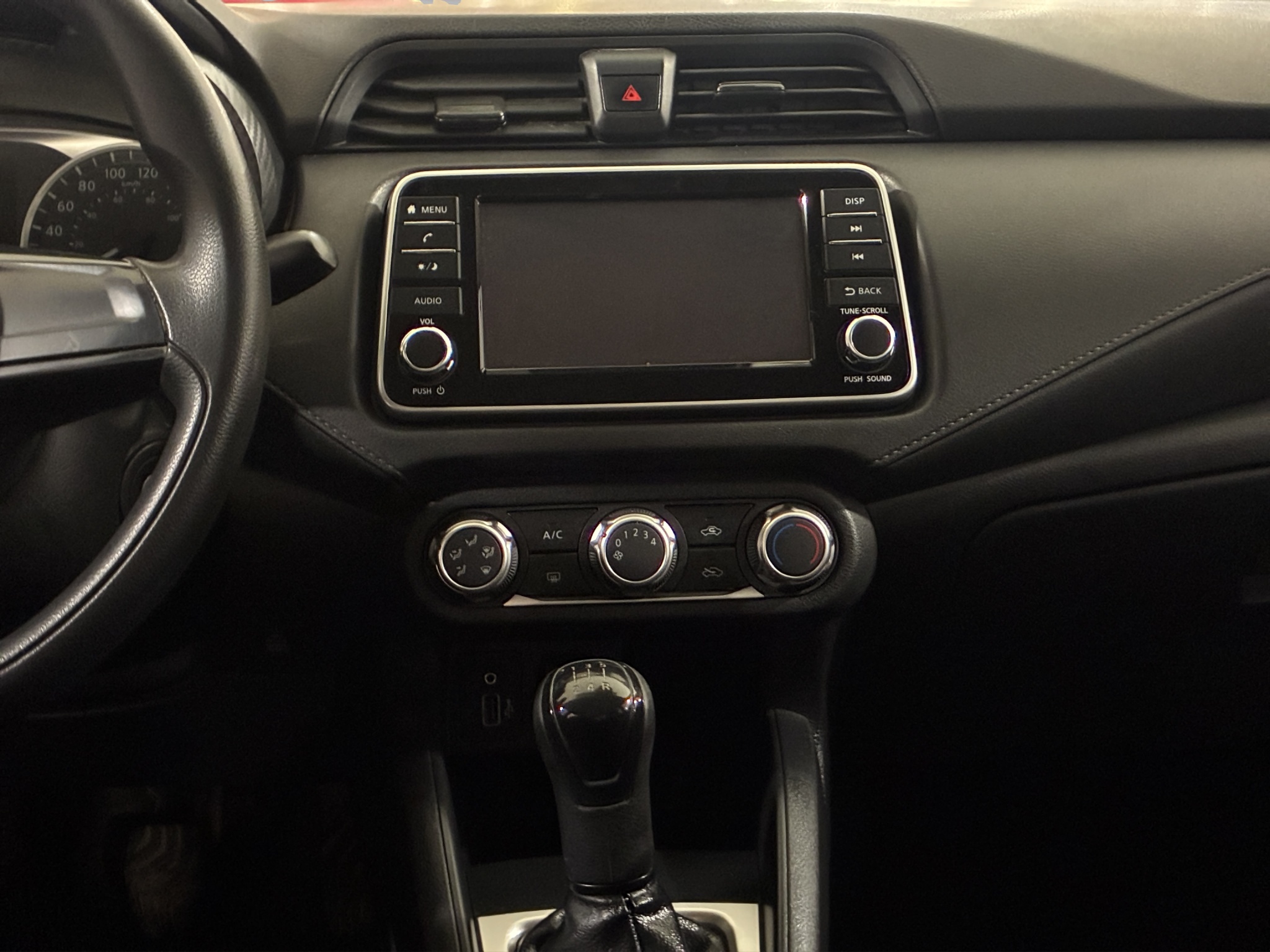 Nissan Versa 4 pts. Sense, TM5, a/ac., R-15 2024