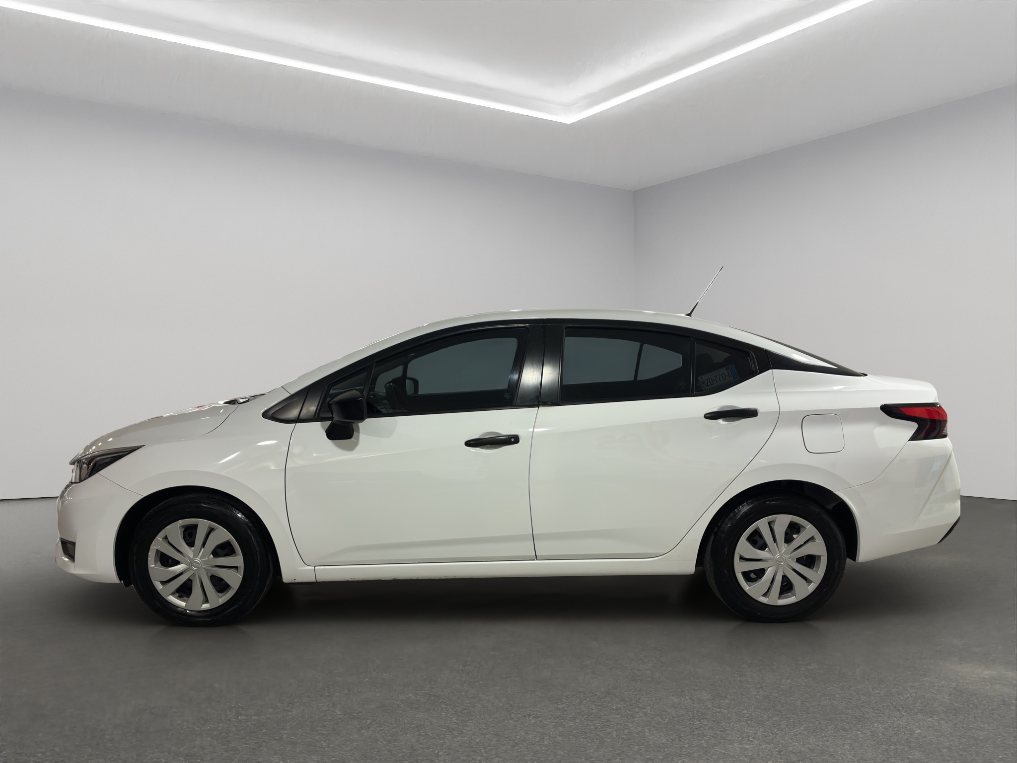 Nissan Versa 4 pts. Sense, TM5, a/ac., R-15 2024