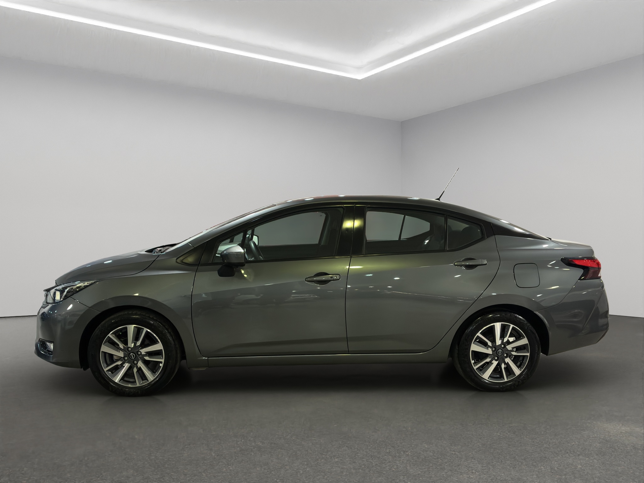 Nissan Versa 4 pts. Advance, TM5, a/ac., f. niebla, RA-16 2024