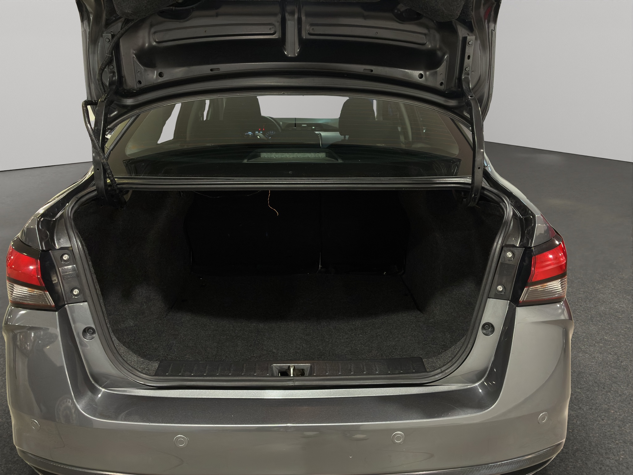 Nissan Versa 4 pts. Advance, TM5, a/ac., f. niebla, RA-16 2024