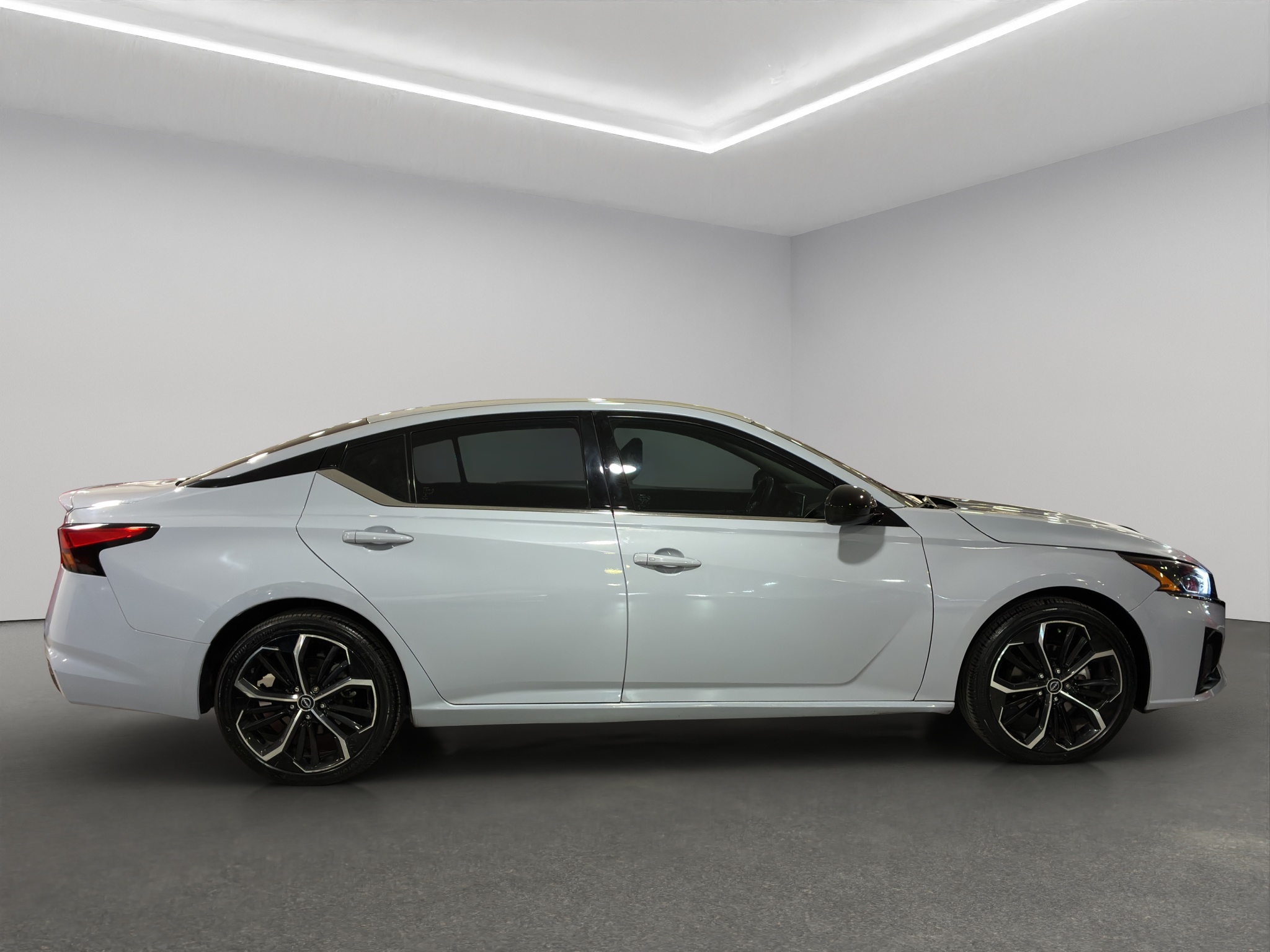 Nissan Altima 4 pts. SR, 2.0T, CVT, a/ac., f. led, alerón, RA-19 2023