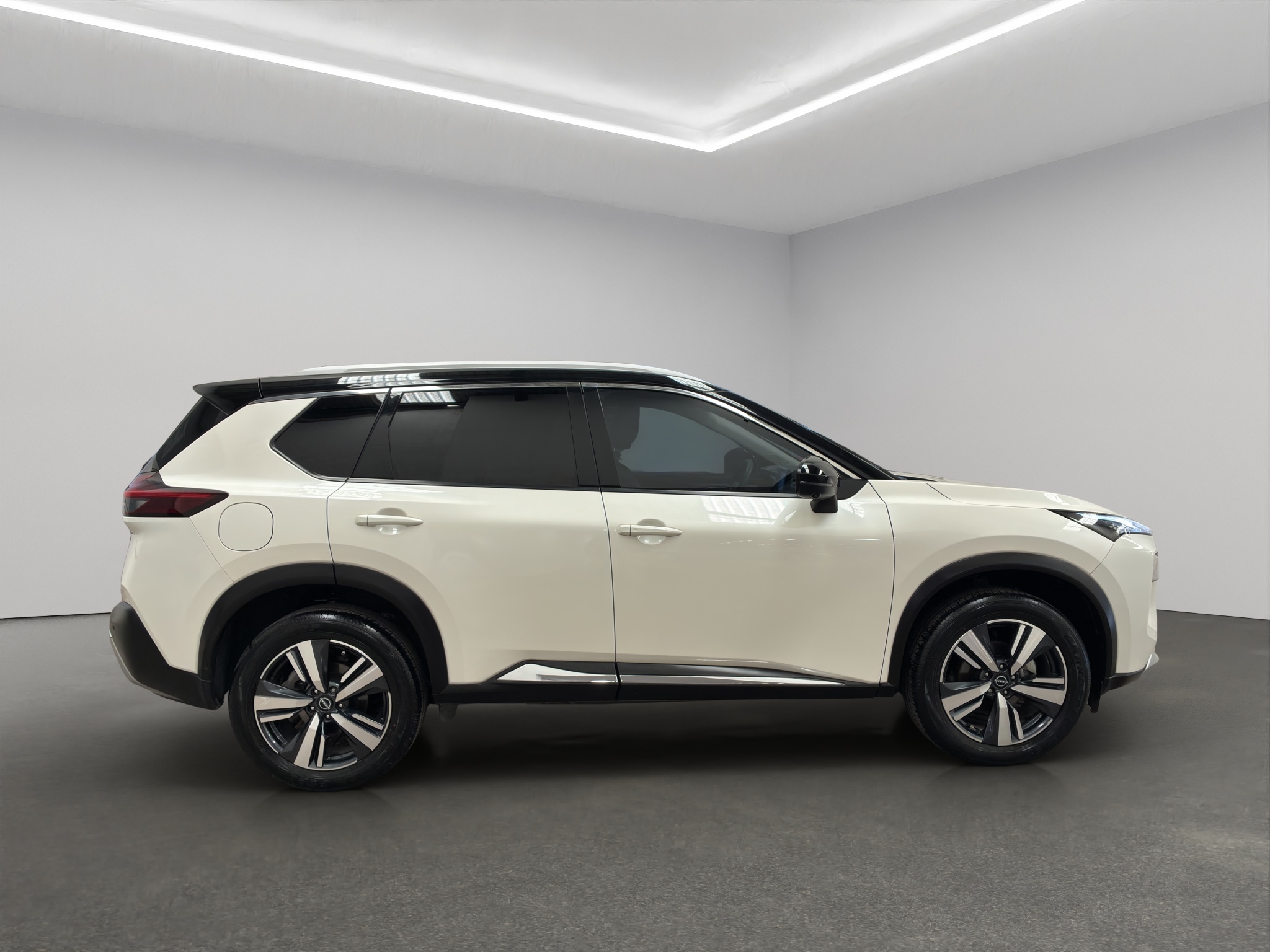 Nissan X-Trail  5 pts. Platinum Plus, TA, piel, QCP, GPS, ADAS, RA-19 2024