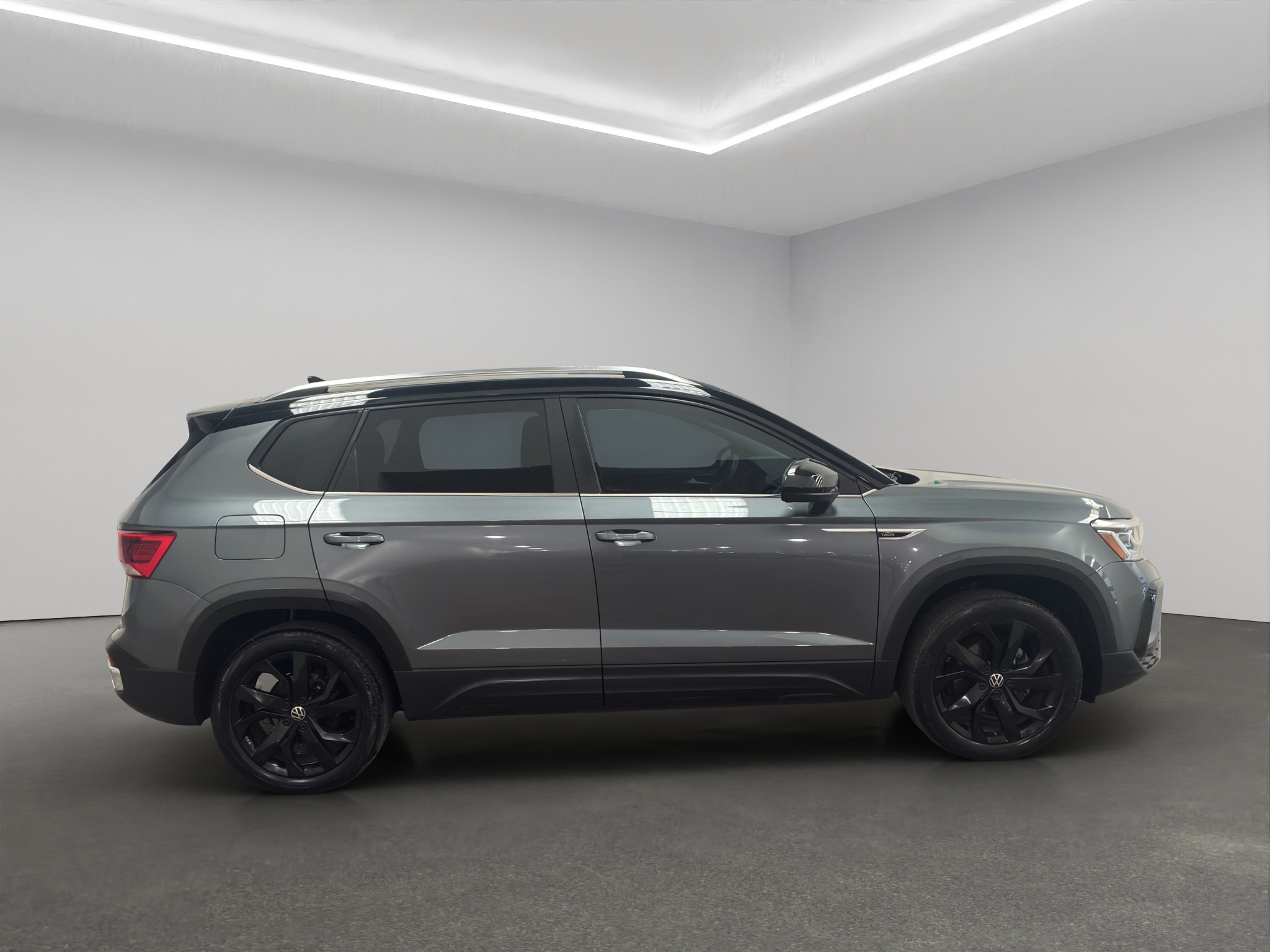Volkswagen Taos VUD 5 pts. Highline, 150 HP, 1.4T, TA, piel, TP, f. led, RA-18 2023