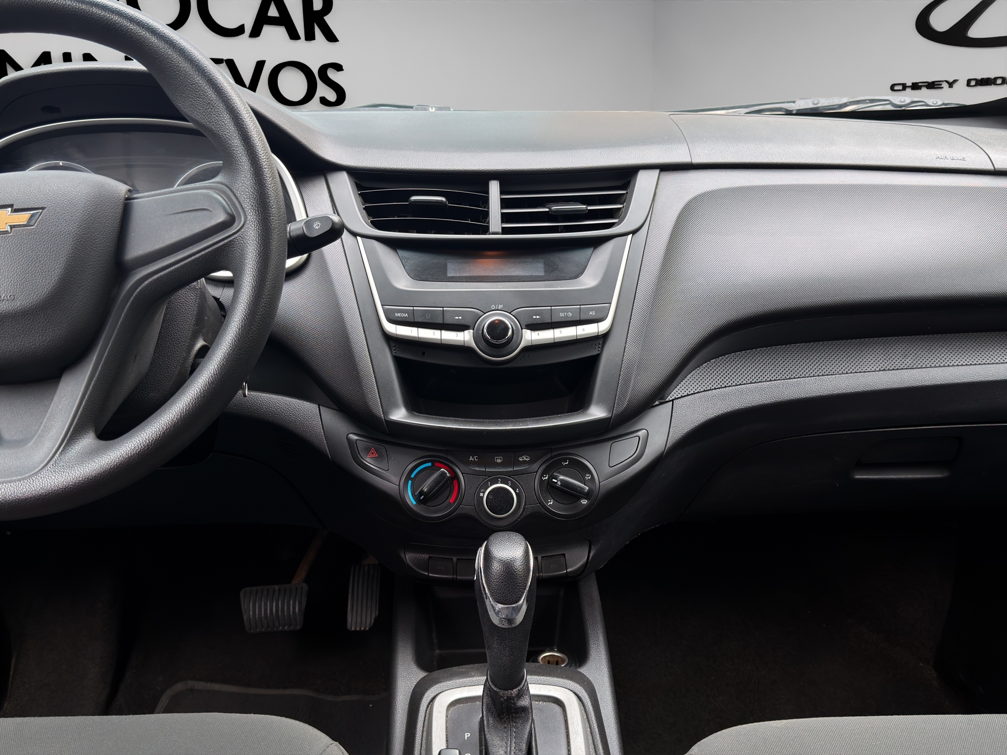 Chevrolet Aveo 4 pts. LS, TM5, a/ac., R-14 (línea anterior) 2023