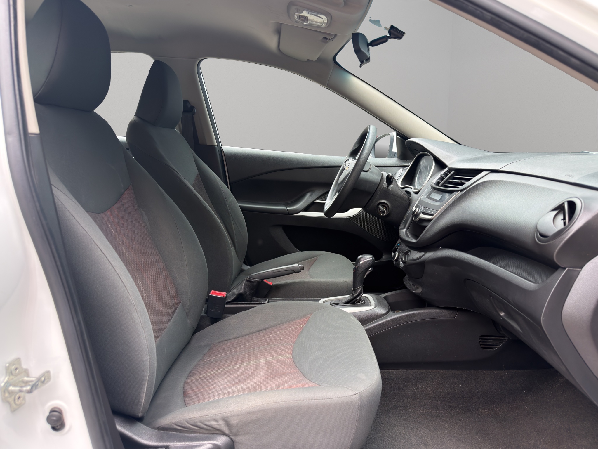 Chevrolet Aveo 4 pts. LS, TM5, a/ac., R-14 (línea anterior) 2023