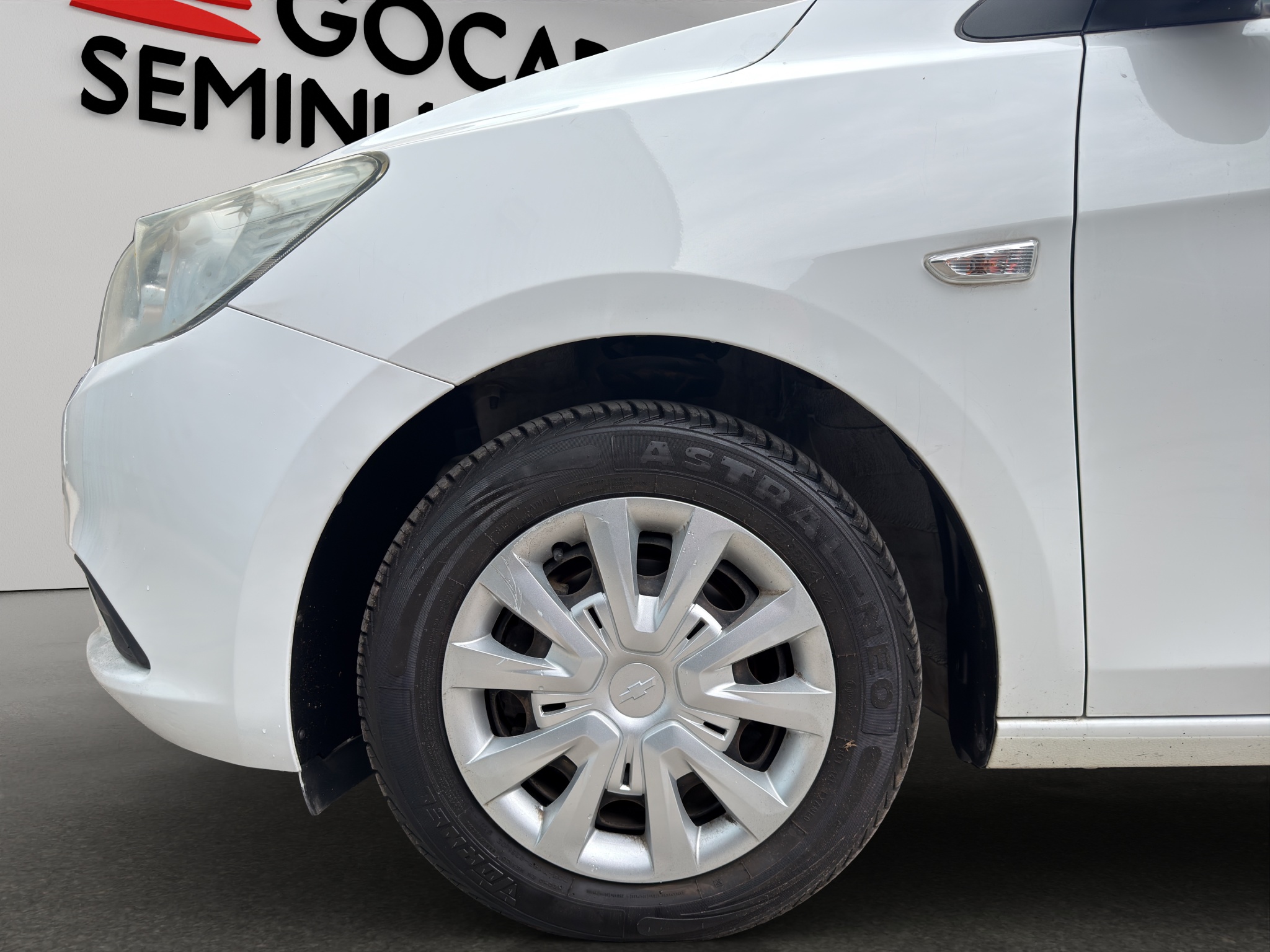 Chevrolet Aveo 4 pts. LS, TM5, a/ac., R-14 (línea anterior) 2023