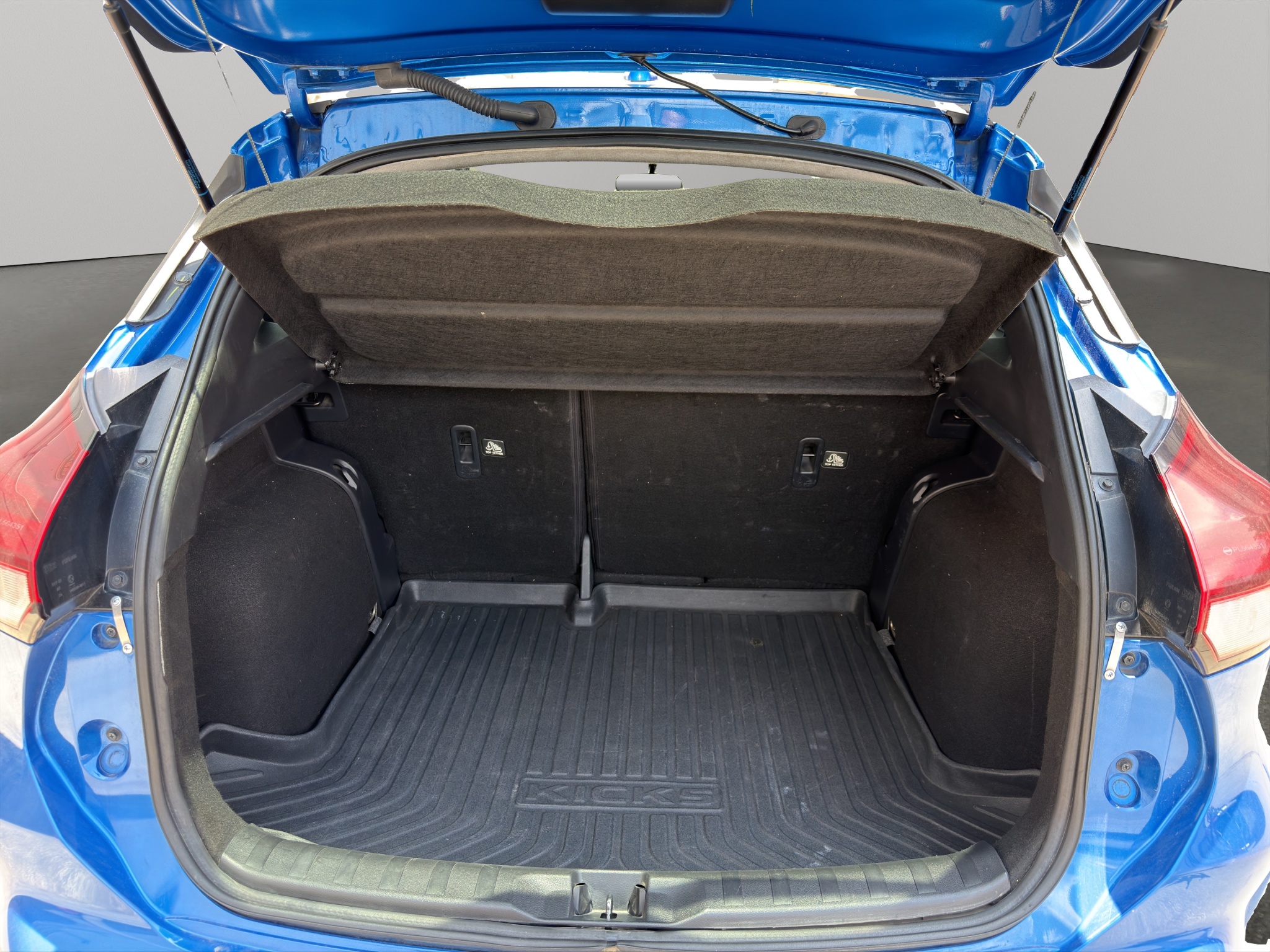 Nissan Kicks 5 pts. Exclusive, 1.6l, TA, a/ac. Aut., piel, GPS, RA-17 2023