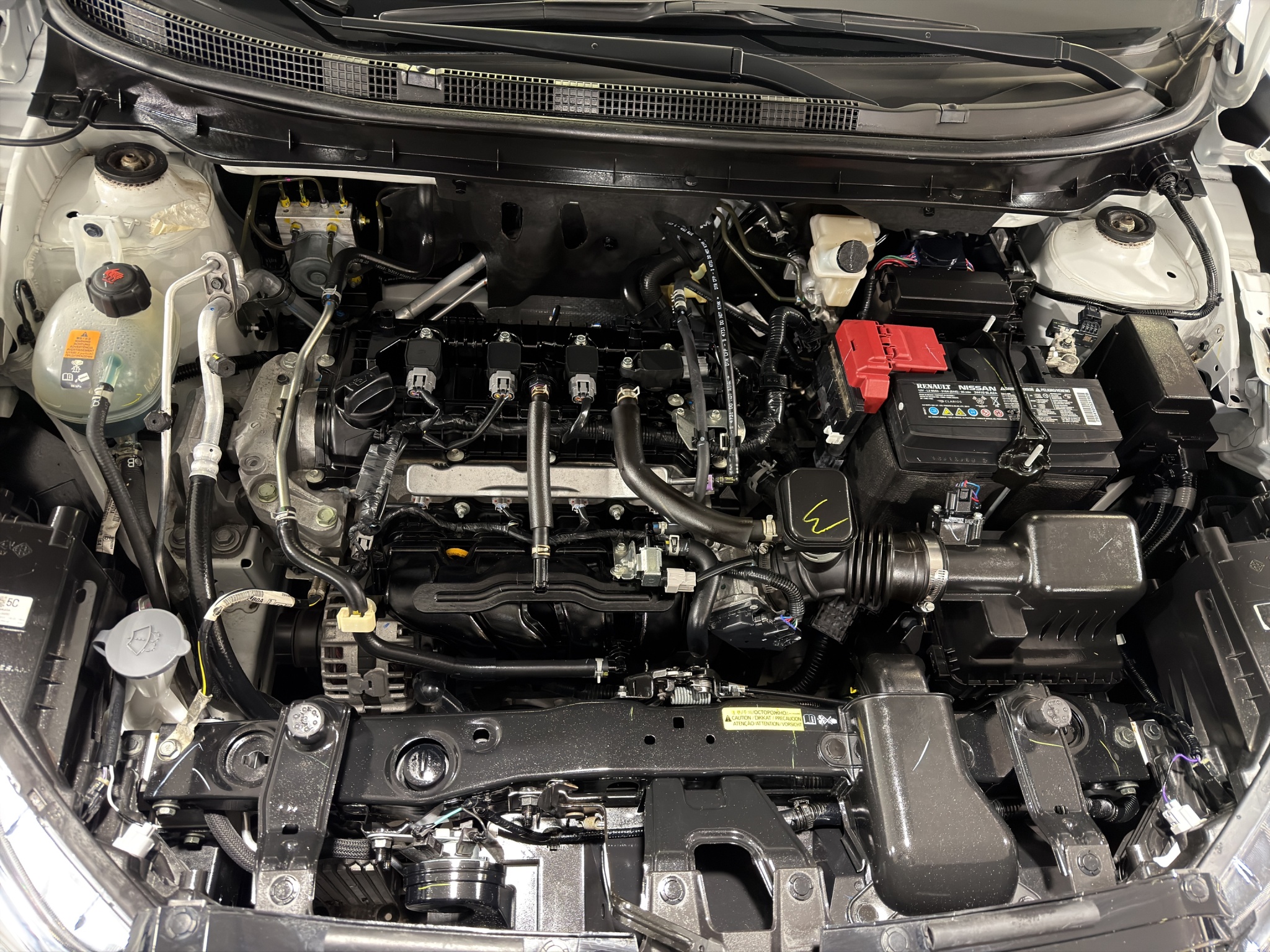 Nissan Kicks 5 pts. Advance, 1.6l, TM5, a/ac., VE, RA-16 (línea anterior) 2024