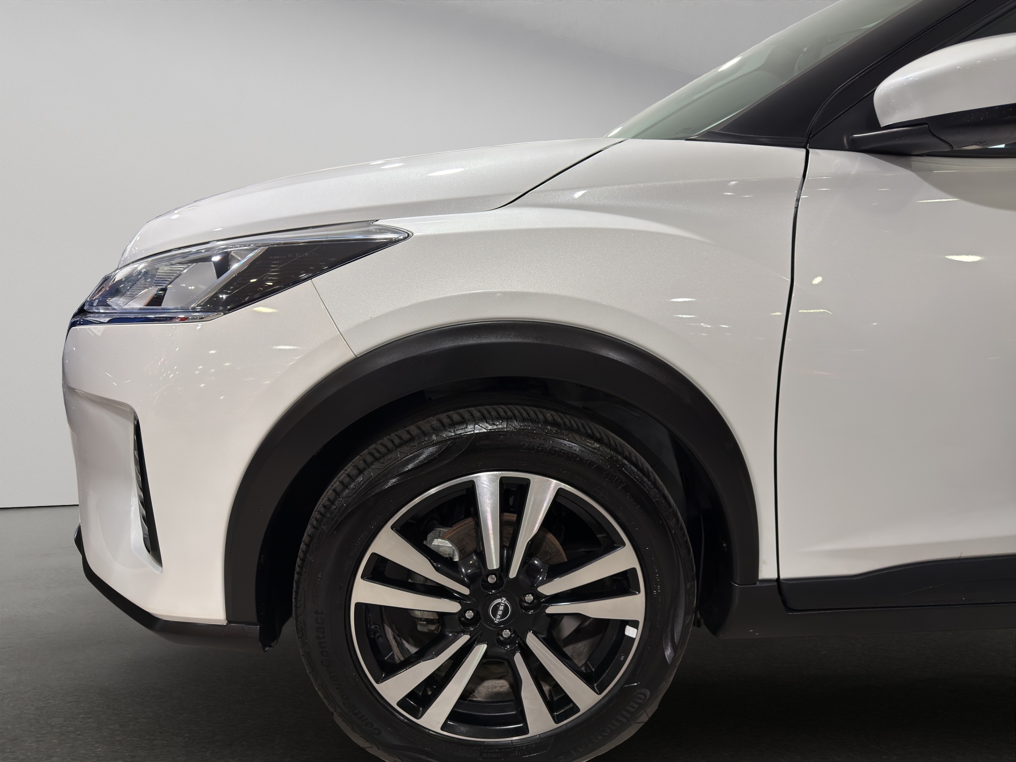Nissan Kicks 5 pts. Advance, 1.6l, TM5, a/ac., VE, RA-16 (línea anterior) 2024