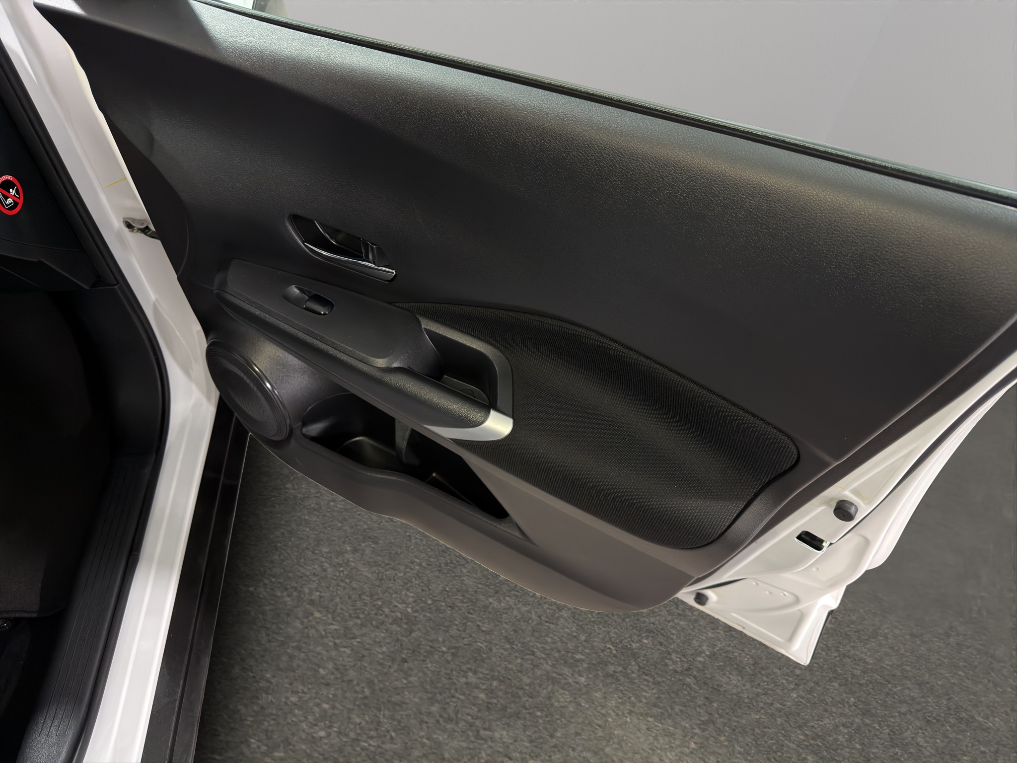 Nissan Kicks 5 pts. Advance, 1.6l, TM5, a/ac., VE, RA-16 (línea anterior) 2024