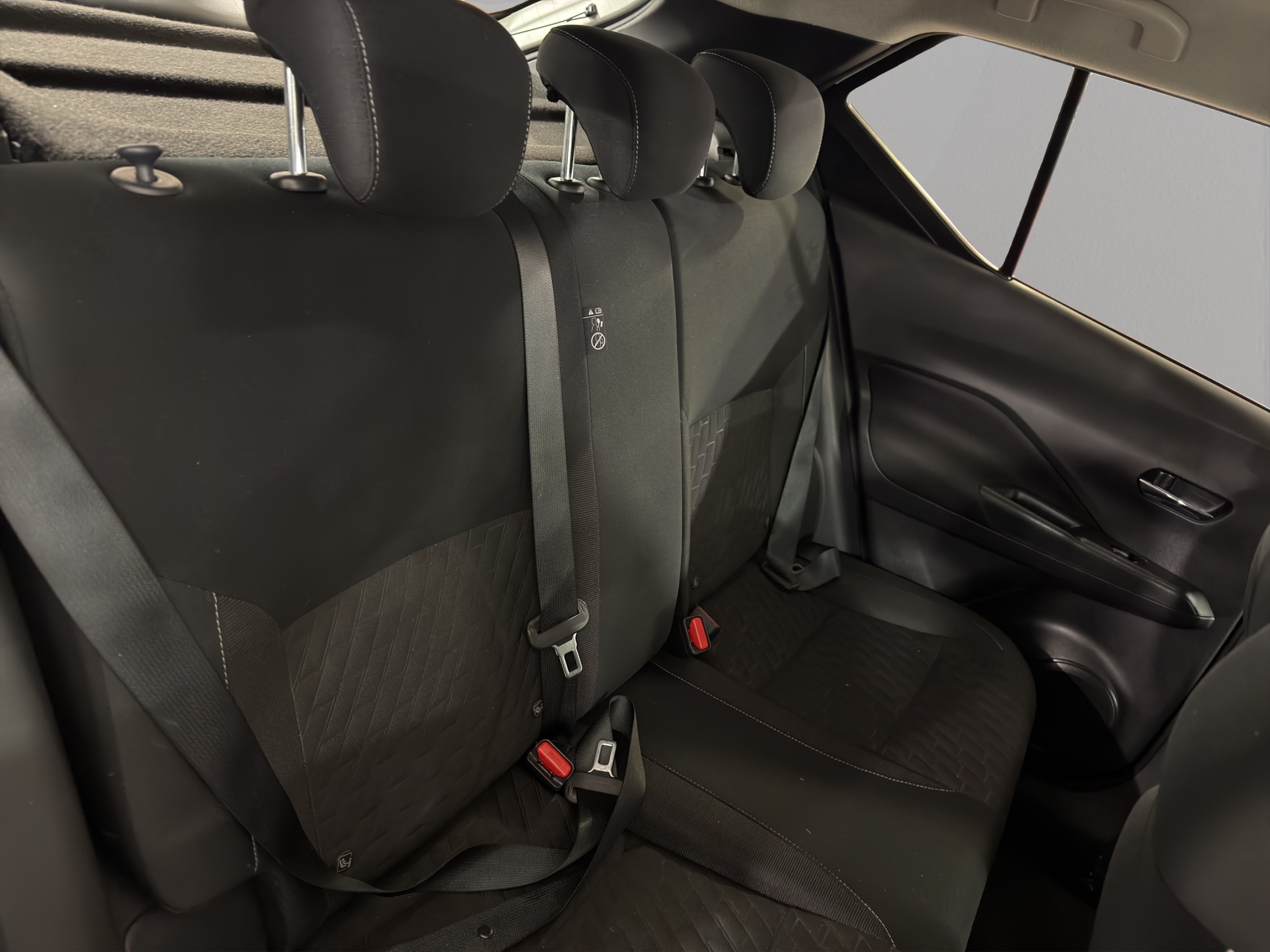 Nissan Kicks 5 pts. Advance, 1.6l, TM5, a/ac., VE, RA-16 (línea anterior) 2024