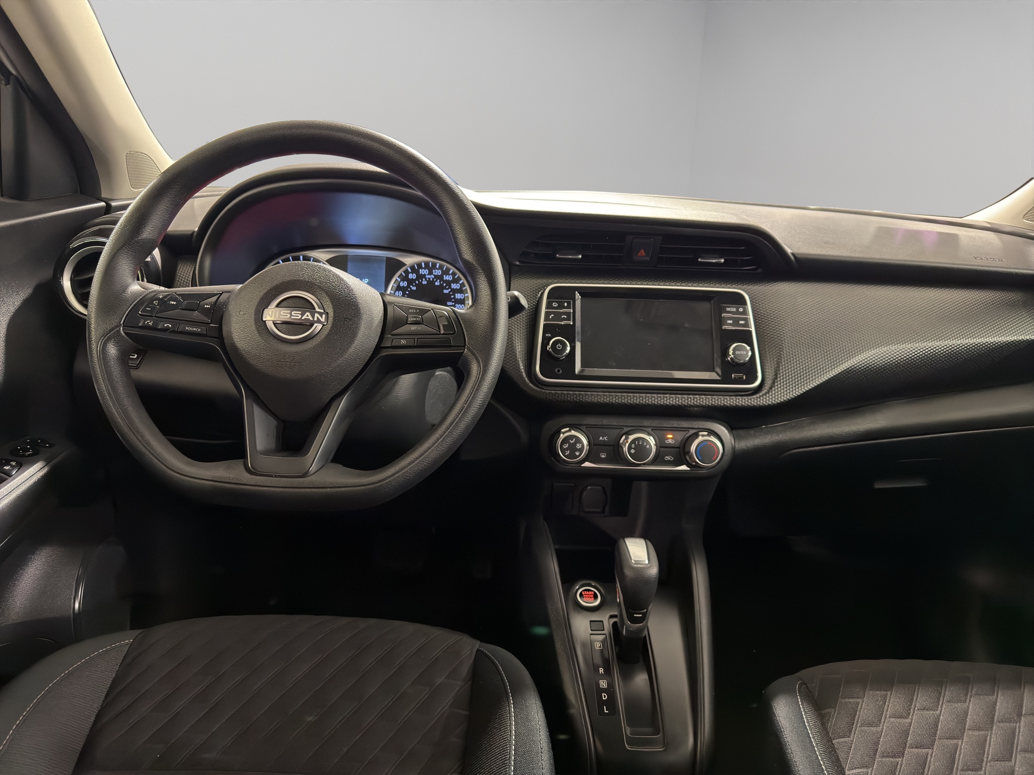 Nissan Kicks 5 pts. Advance, 1.6l, TM5, a/ac., VE, RA-16 (línea anterior) 2024