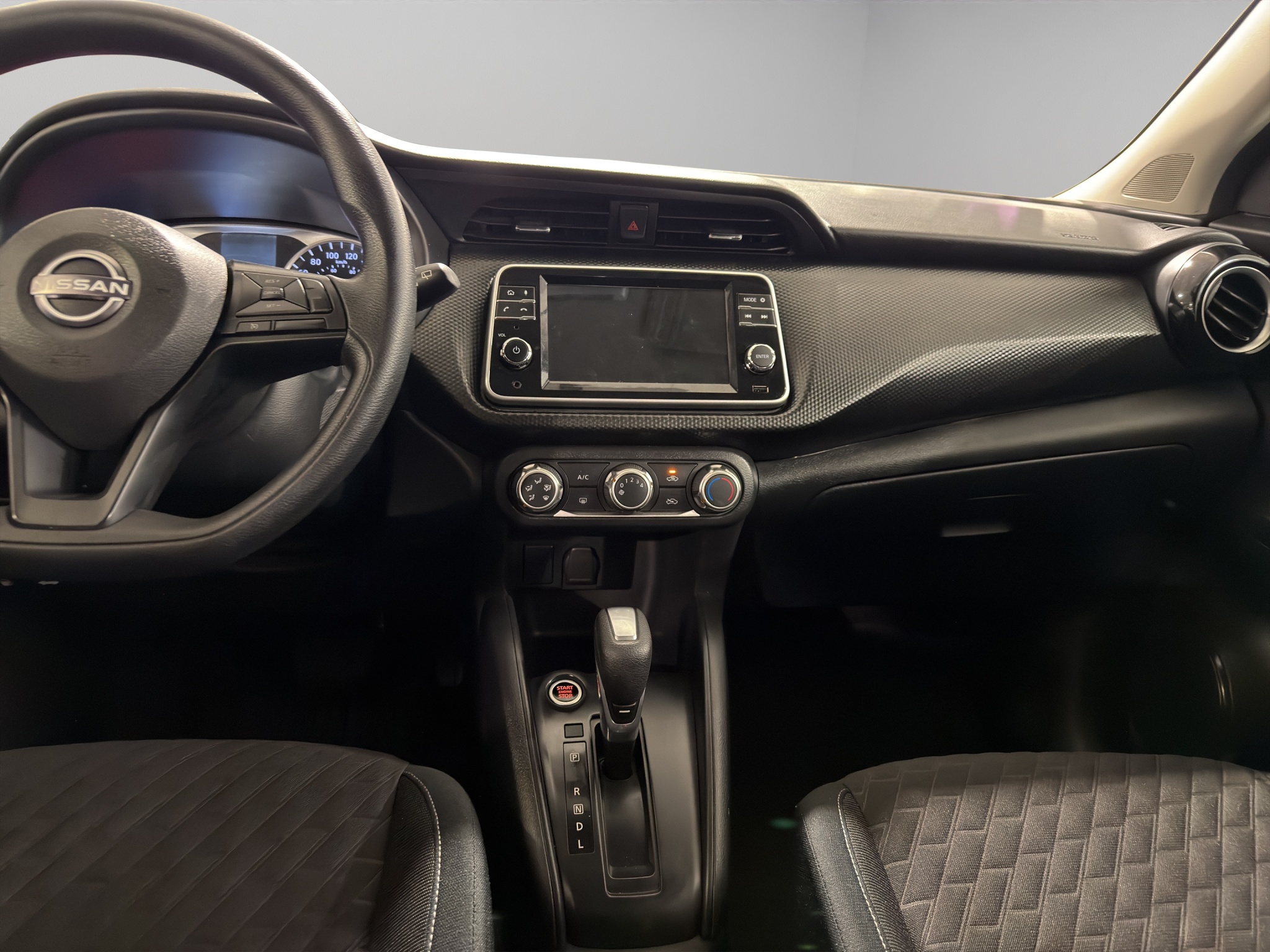 Nissan Kicks 5 pts. Advance, 1.6l, TM5, a/ac., VE, RA-16 (línea anterior) 2024