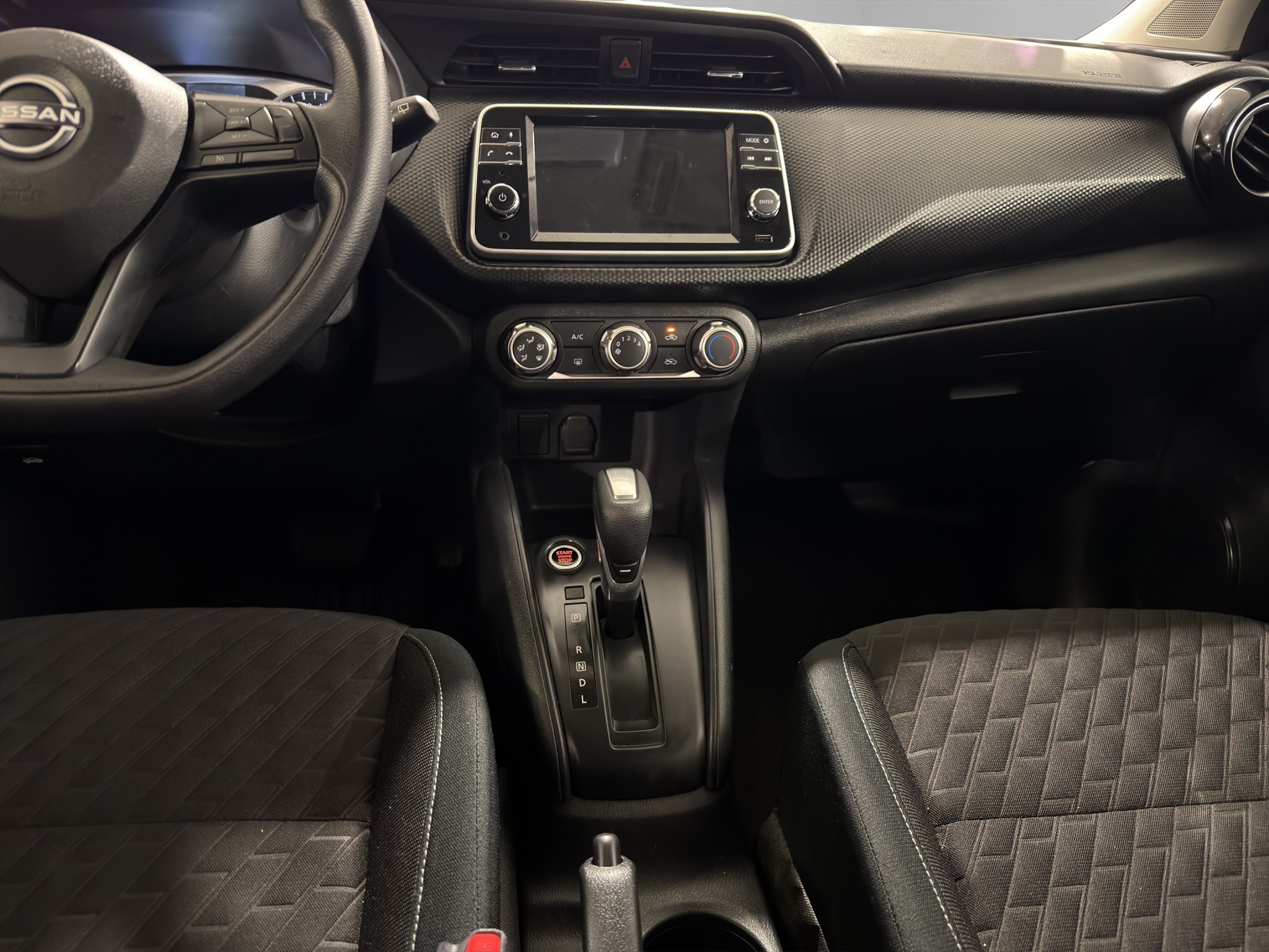 Nissan Kicks 5 pts. Advance, 1.6l, TM5, a/ac., VE, RA-16 (línea anterior) 2024
