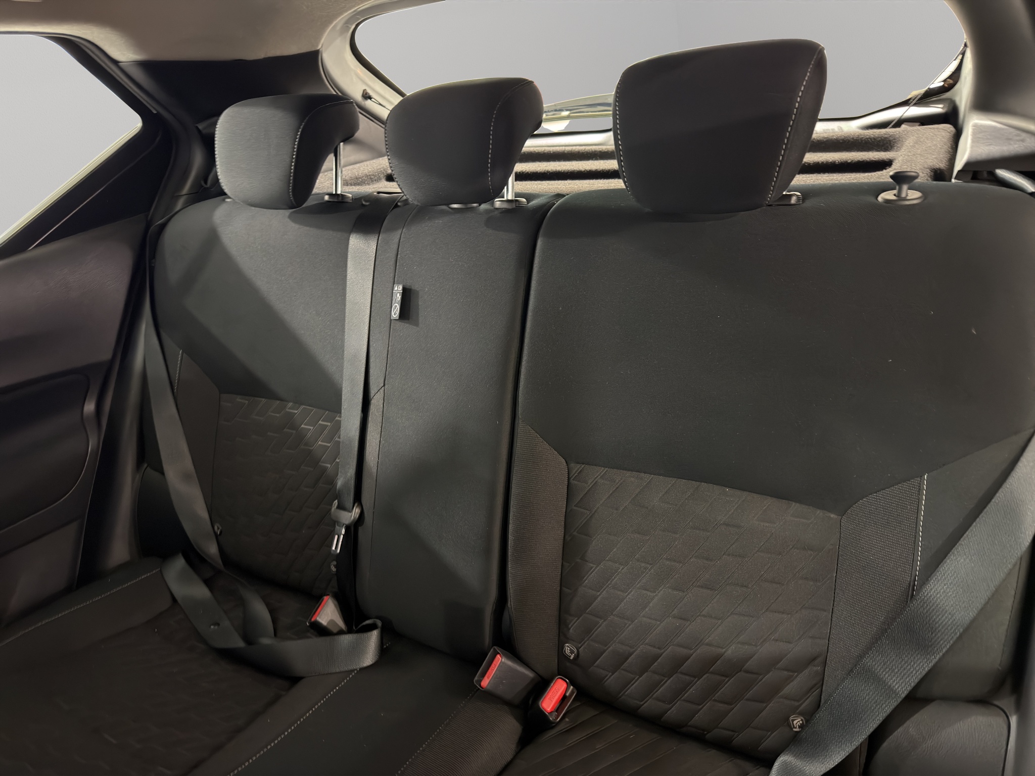 Nissan Kicks 5 pts. Advance, 1.6l, TM5, a/ac., VE, RA-16 (línea anterior) 2024