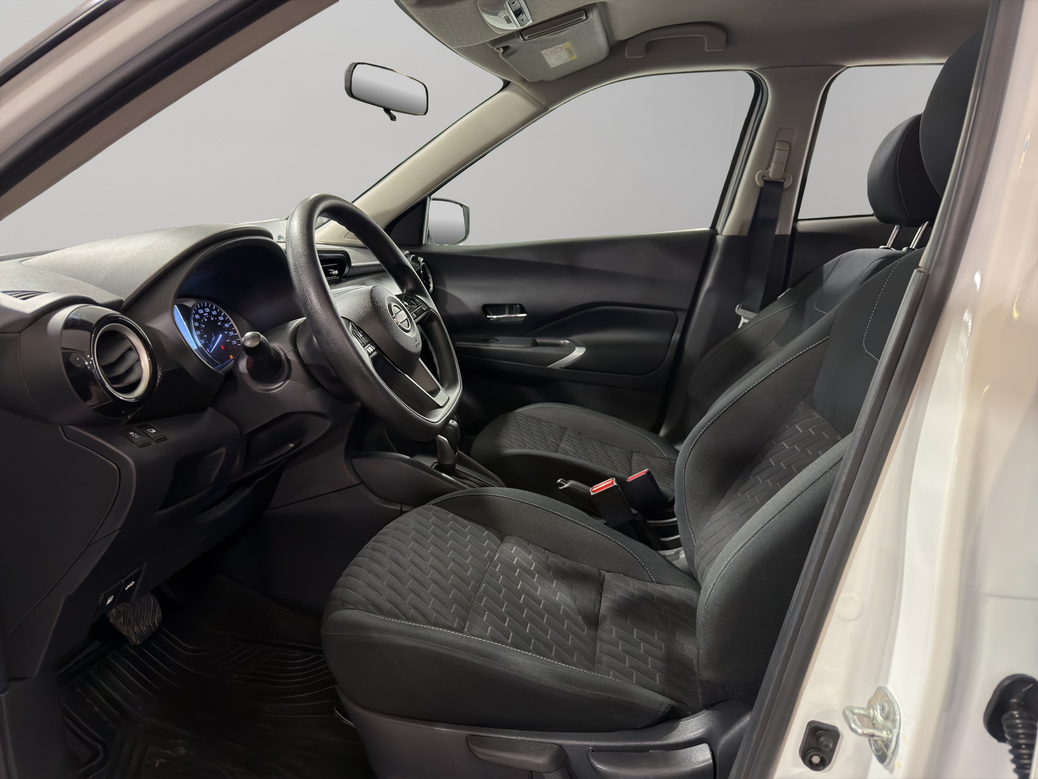 Nissan Kicks 5 pts. Advance, 1.6l, TM5, a/ac., VE, RA-16 (línea anterior) 2024