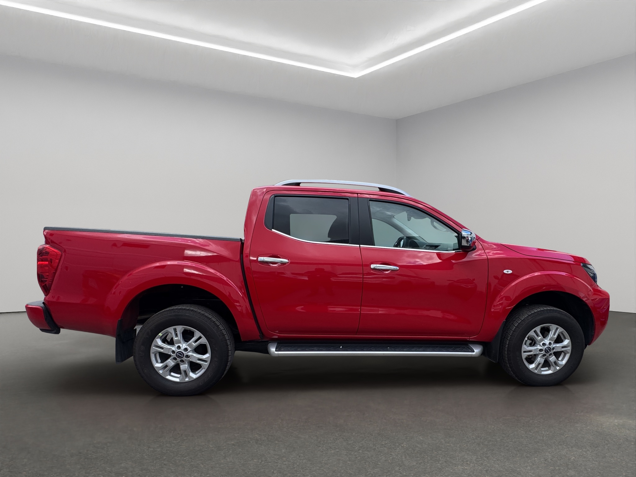 Nissan Comerciales Frontier y NP 300 Frontier Pick-Up 4 pts. Frontier LE, Doble Cab., L4, 2.5l, TM6, a/ac., VE, estribos, RA-17 2025