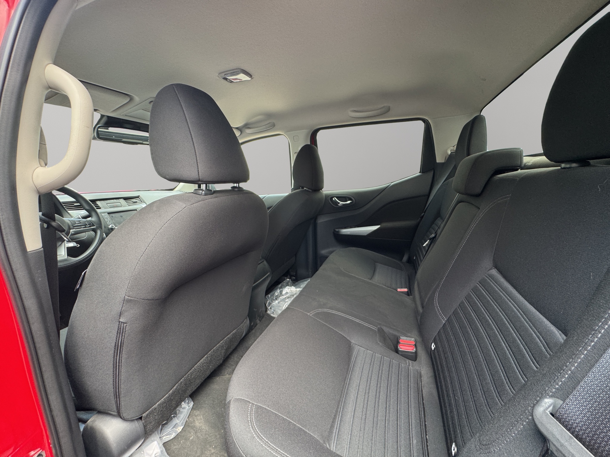 Nissan Comerciales Frontier y NP 300 Frontier Pick-Up 4 pts. Frontier LE, Doble Cab., L4, 2.5l, TM6, a/ac., VE, estribos, RA-17 2025