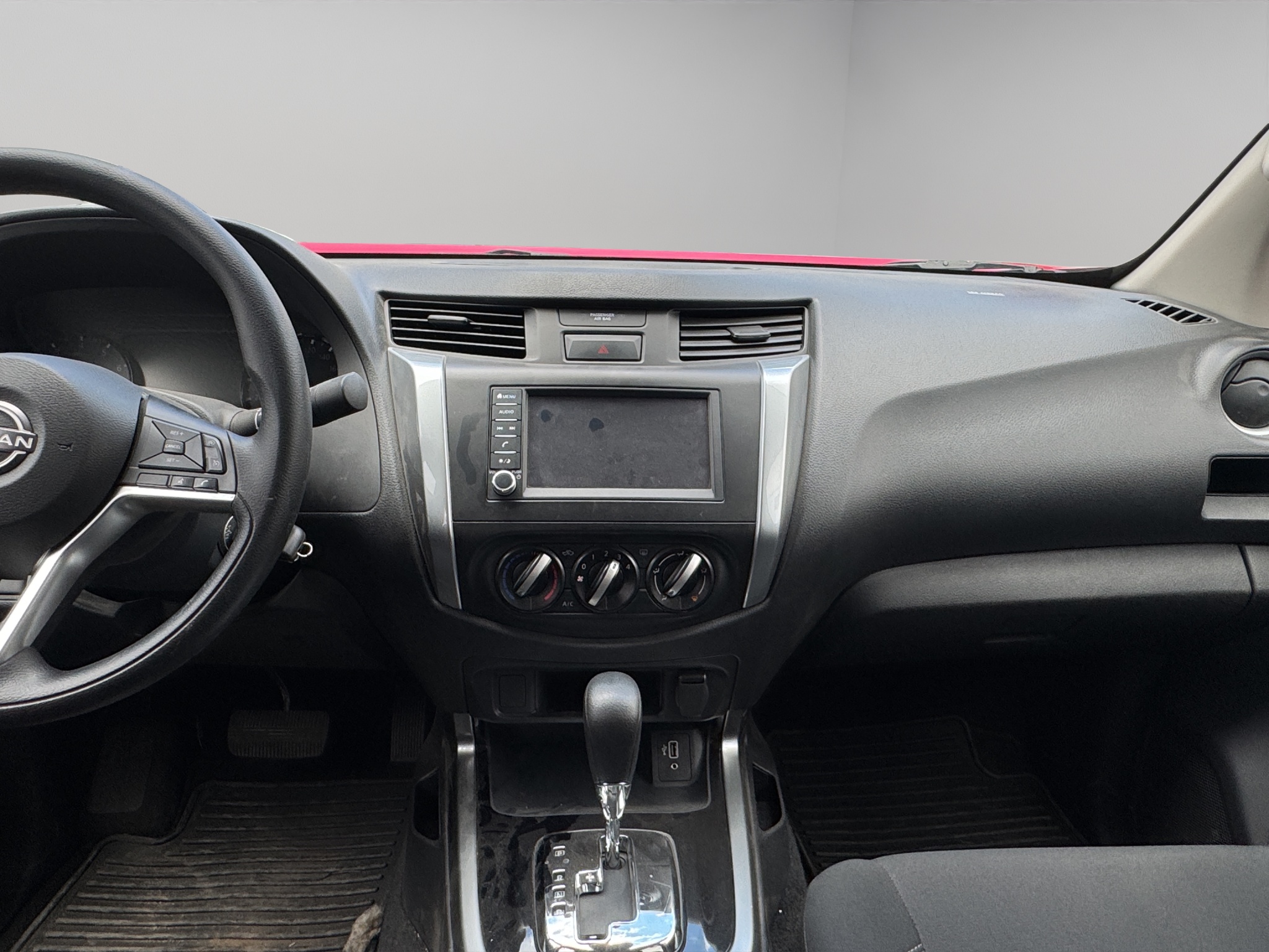 Nissan Comerciales Frontier y NP 300 Frontier Pick-Up 4 pts. Frontier LE, Doble Cab., L4, 2.5l, TM6, a/ac., VE, estribos, RA-17 2025