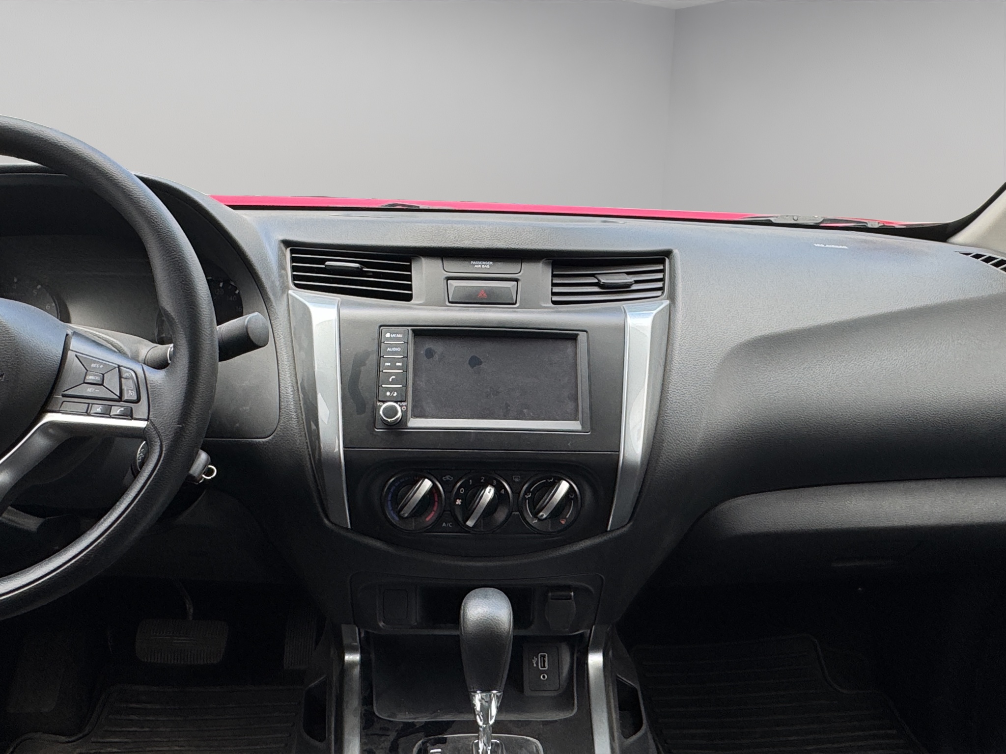 Nissan Comerciales Frontier y NP 300 Frontier Pick-Up 4 pts. Frontier LE, Doble Cab., L4, 2.5l, TM6, a/ac., VE, estribos, RA-17 2025