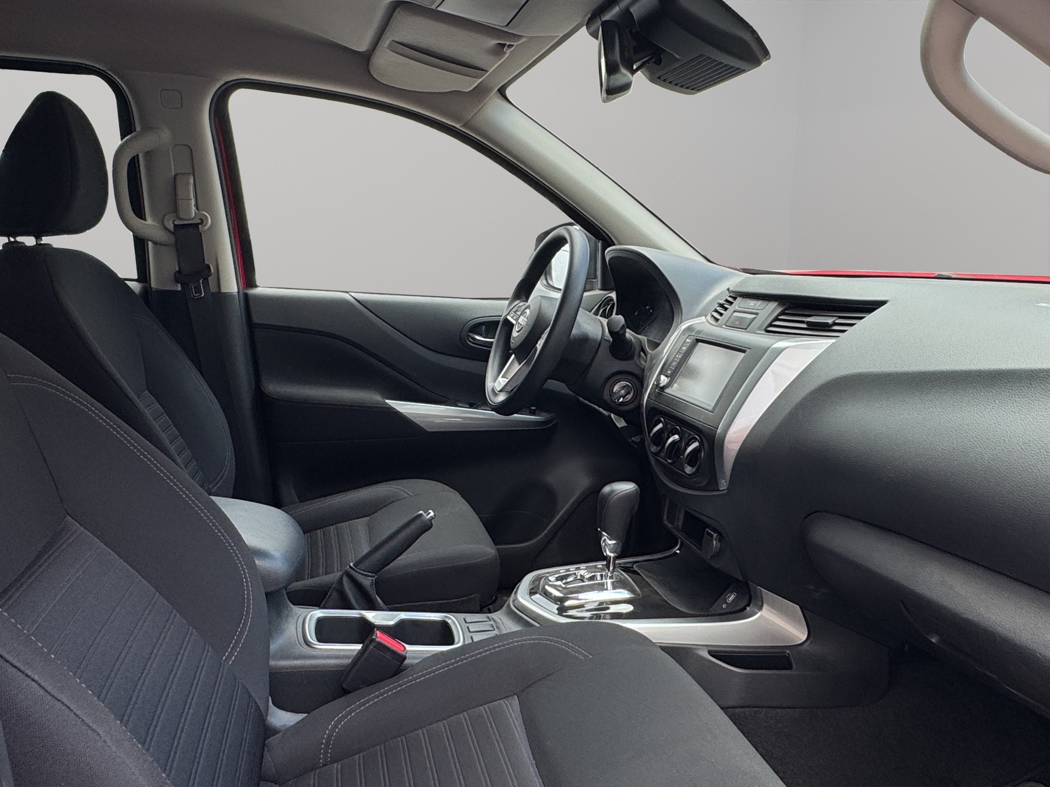 Nissan Comerciales Frontier y NP 300 Frontier Pick-Up 4 pts. Frontier LE, Doble Cab., L4, 2.5l, TM6, a/ac., VE, estribos, RA-17 2025