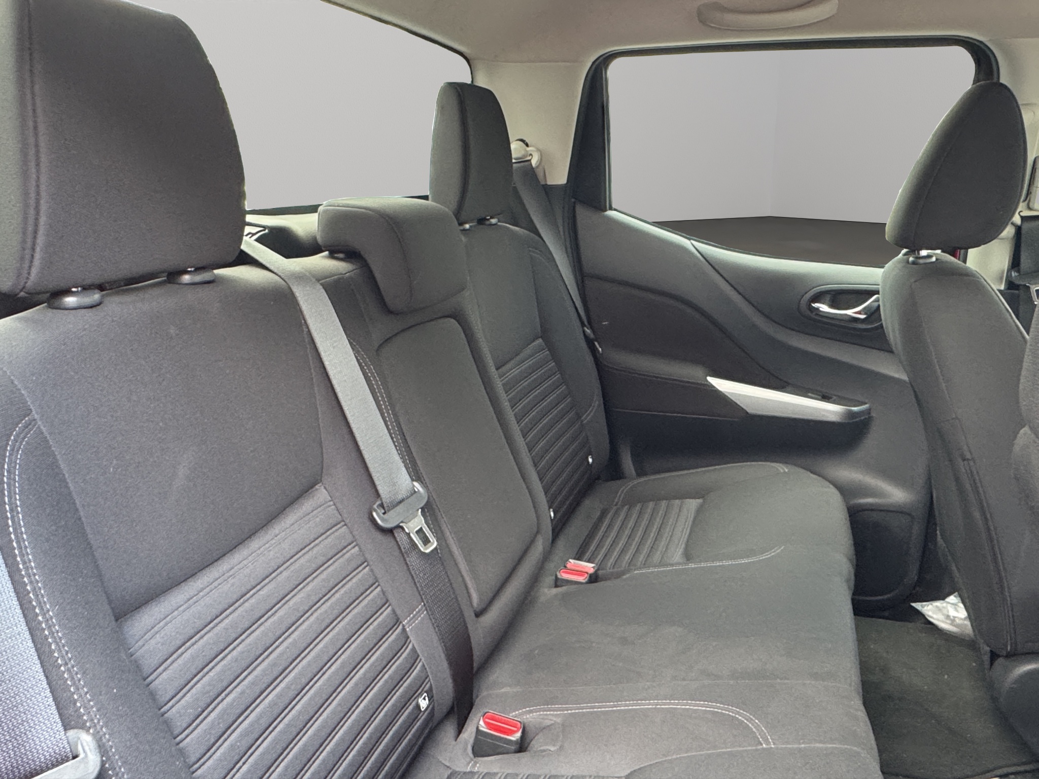 Nissan Comerciales Frontier y NP 300 Frontier Pick-Up 4 pts. Frontier LE, Doble Cab., L4, 2.5l, TM6, a/ac., VE, estribos, RA-17 2025