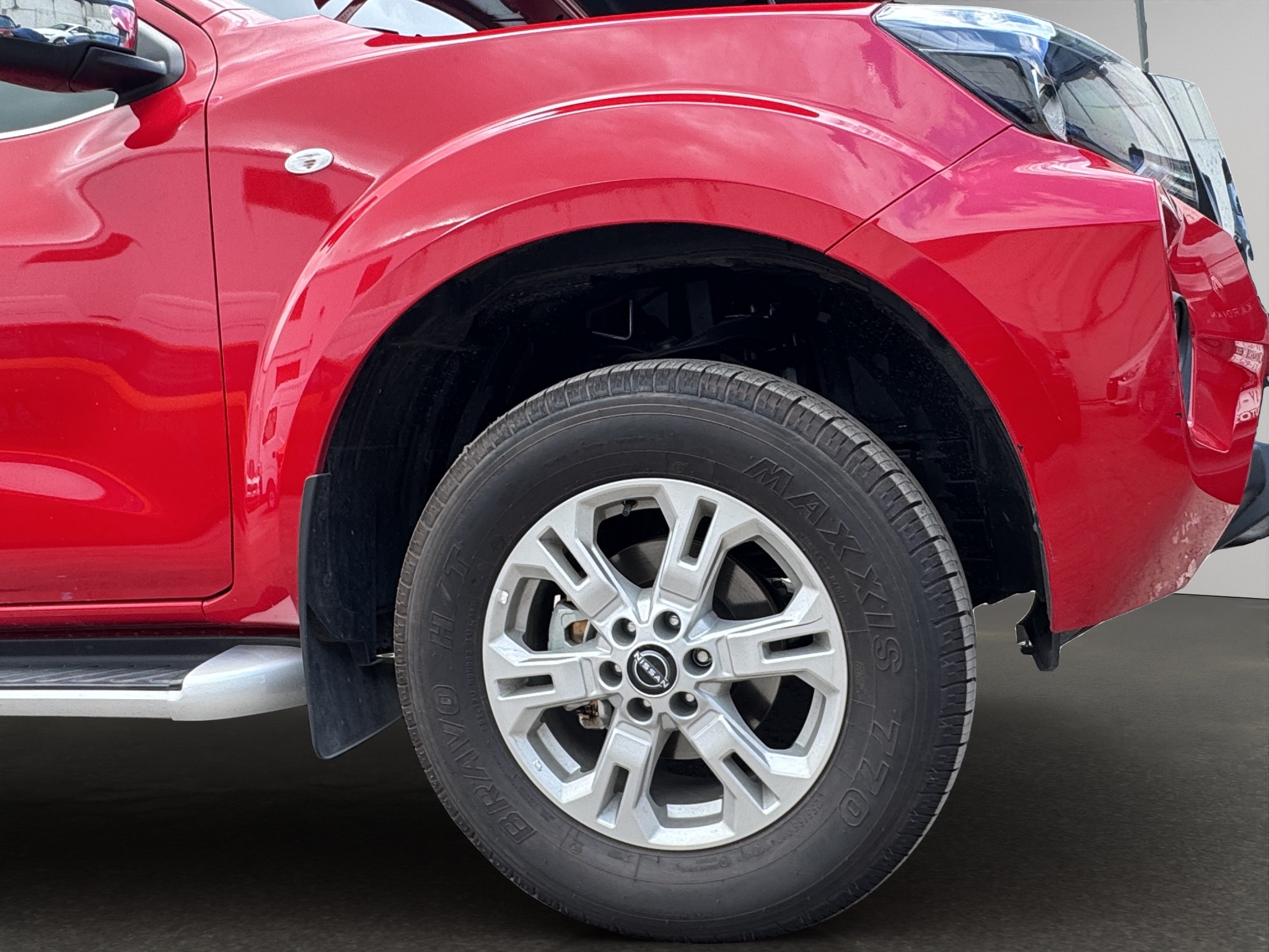 Nissan Comerciales Frontier y NP 300 Frontier Pick-Up 4 pts. Frontier LE, Doble Cab., L4, 2.5l, TM6, a/ac., VE, estribos, RA-17 2025
