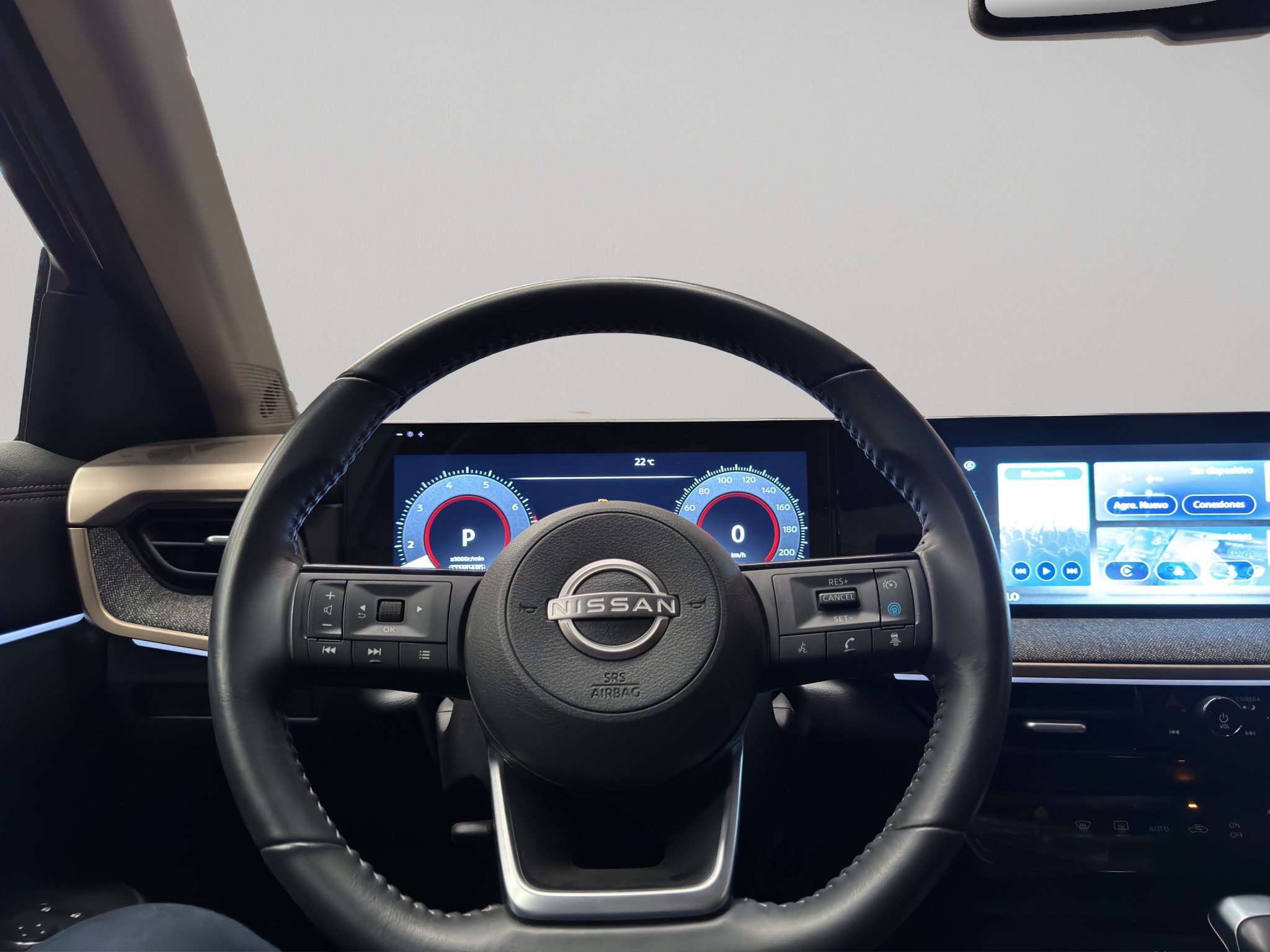 Nissan Kicks  5 pts. Platinum, 2.0l, TA, TP, s. Bose, pantalla touch 12 2025