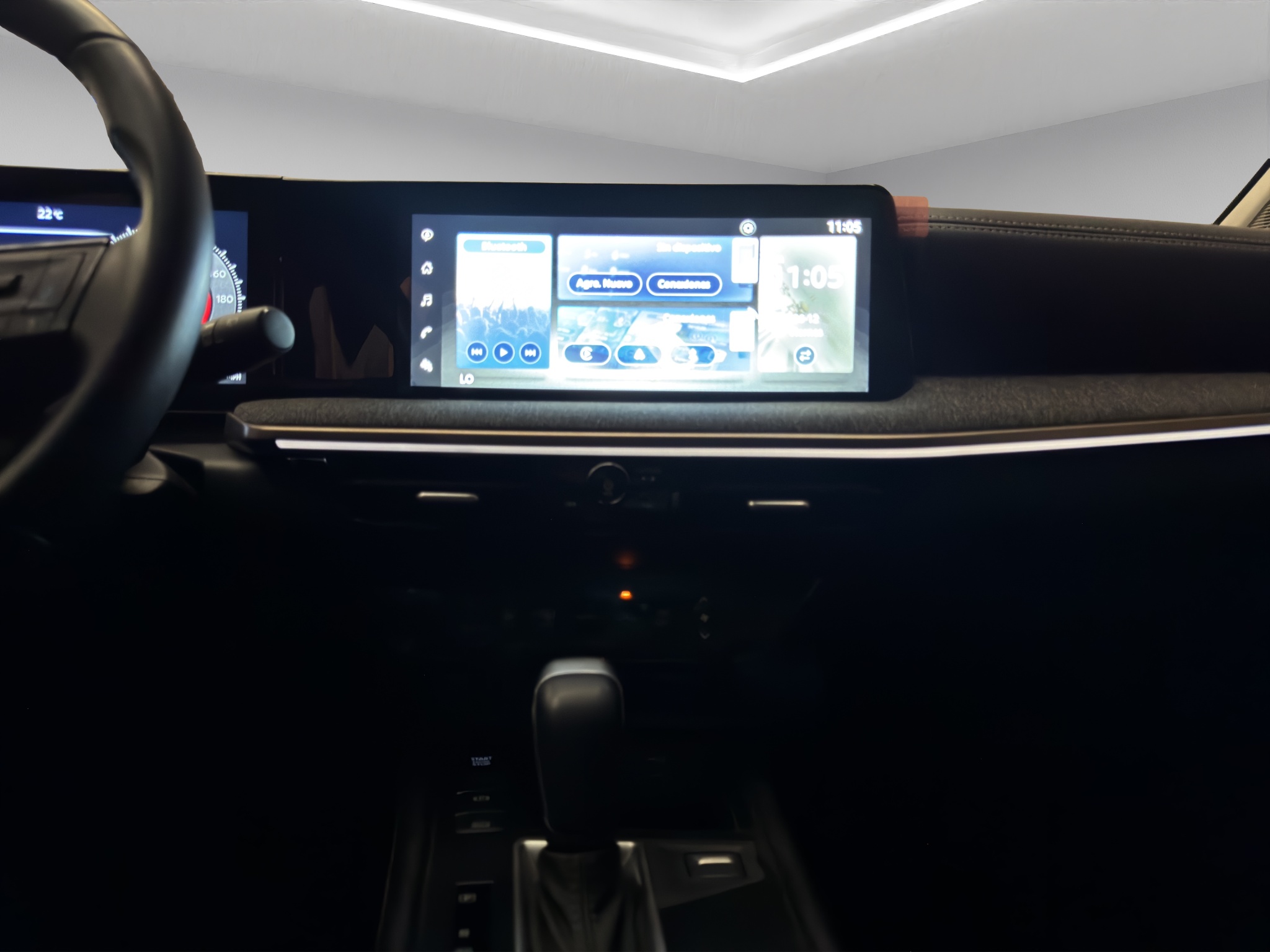 Nissan Kicks  5 pts. Platinum, 2.0l, TA, TP, s. Bose, pantalla touch 12 2025