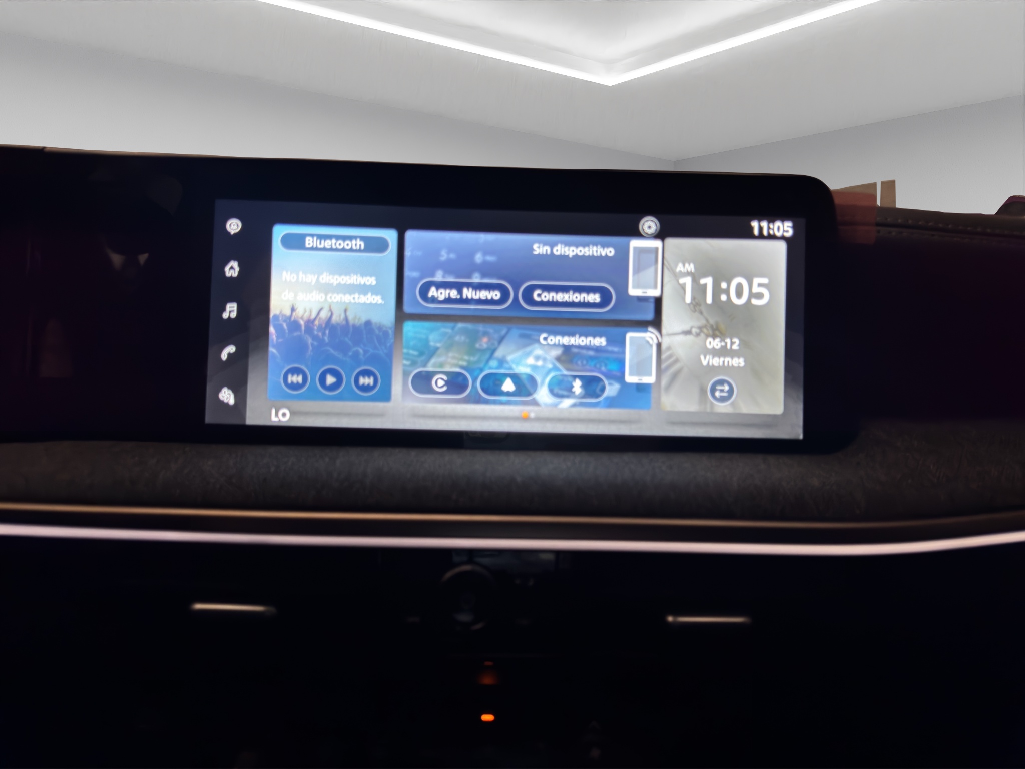 Nissan Kicks  5 pts. Platinum, 2.0l, TA, TP, s. Bose, pantalla touch 12 2025
