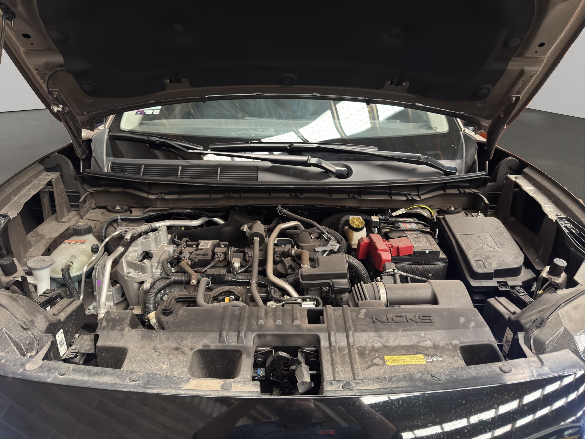 Nissan Kicks  5 pts. Platinum, 2.0l, TA, TP, s. Bose, pantalla touch 12 2025