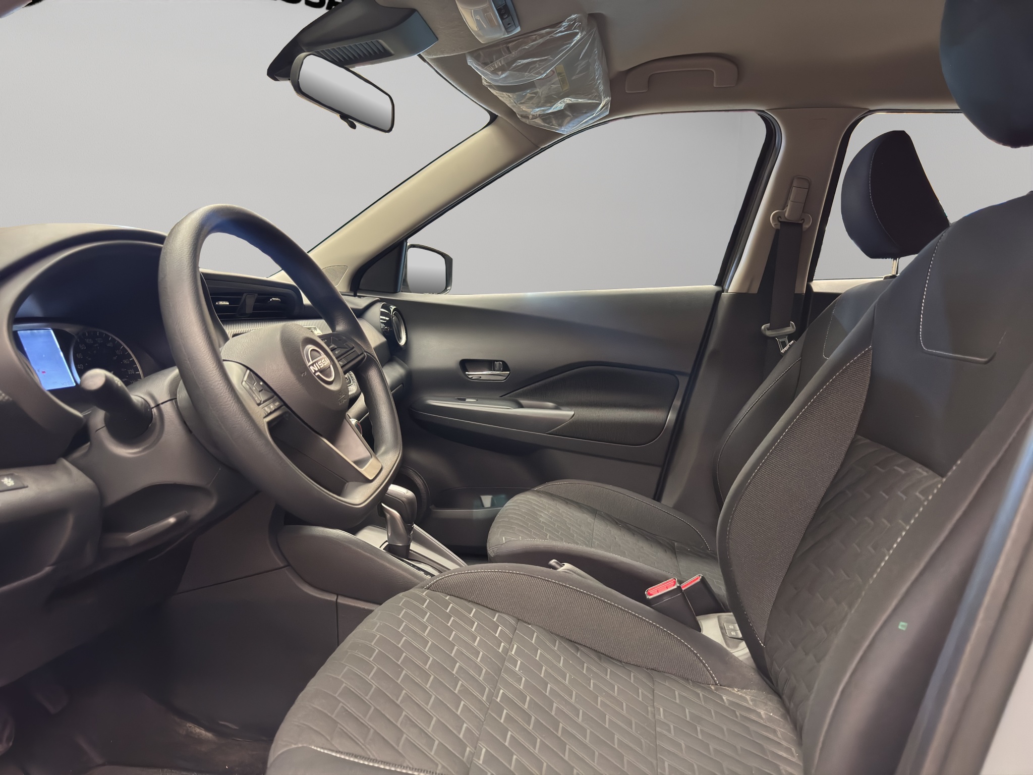 Nissan Kicks VUD 5 pts. Play Advance, 1.6l, TM5, RA-17 (línea nueva) 2025