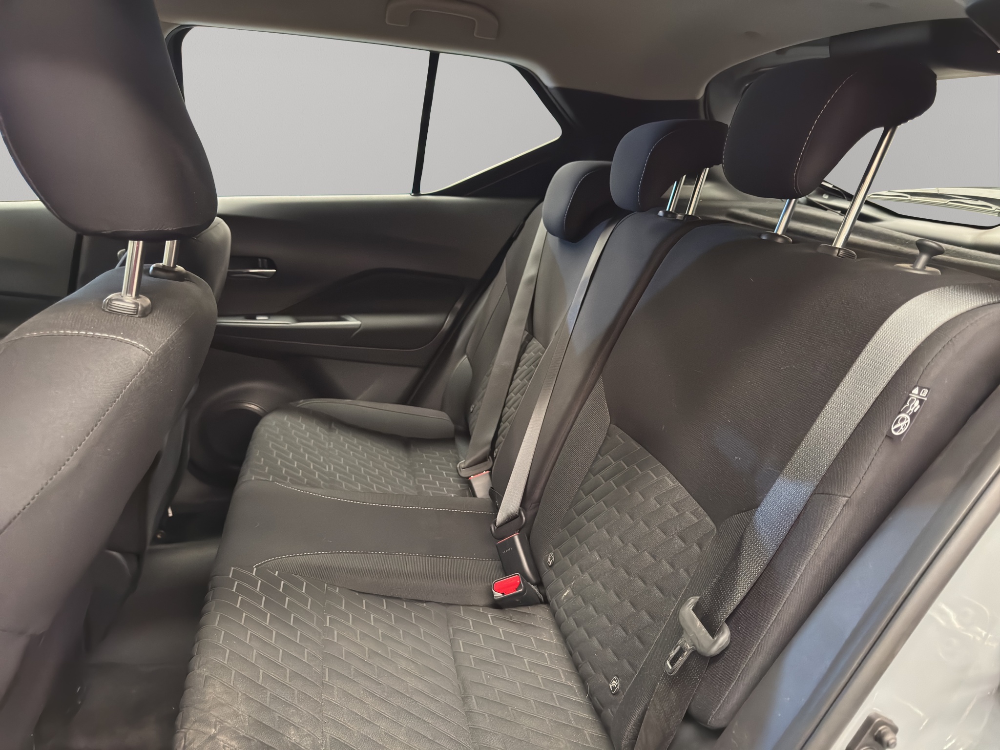 Nissan Kicks VUD 5 pts. Play Advance, 1.6l, TM5, RA-17 (línea nueva) 2025