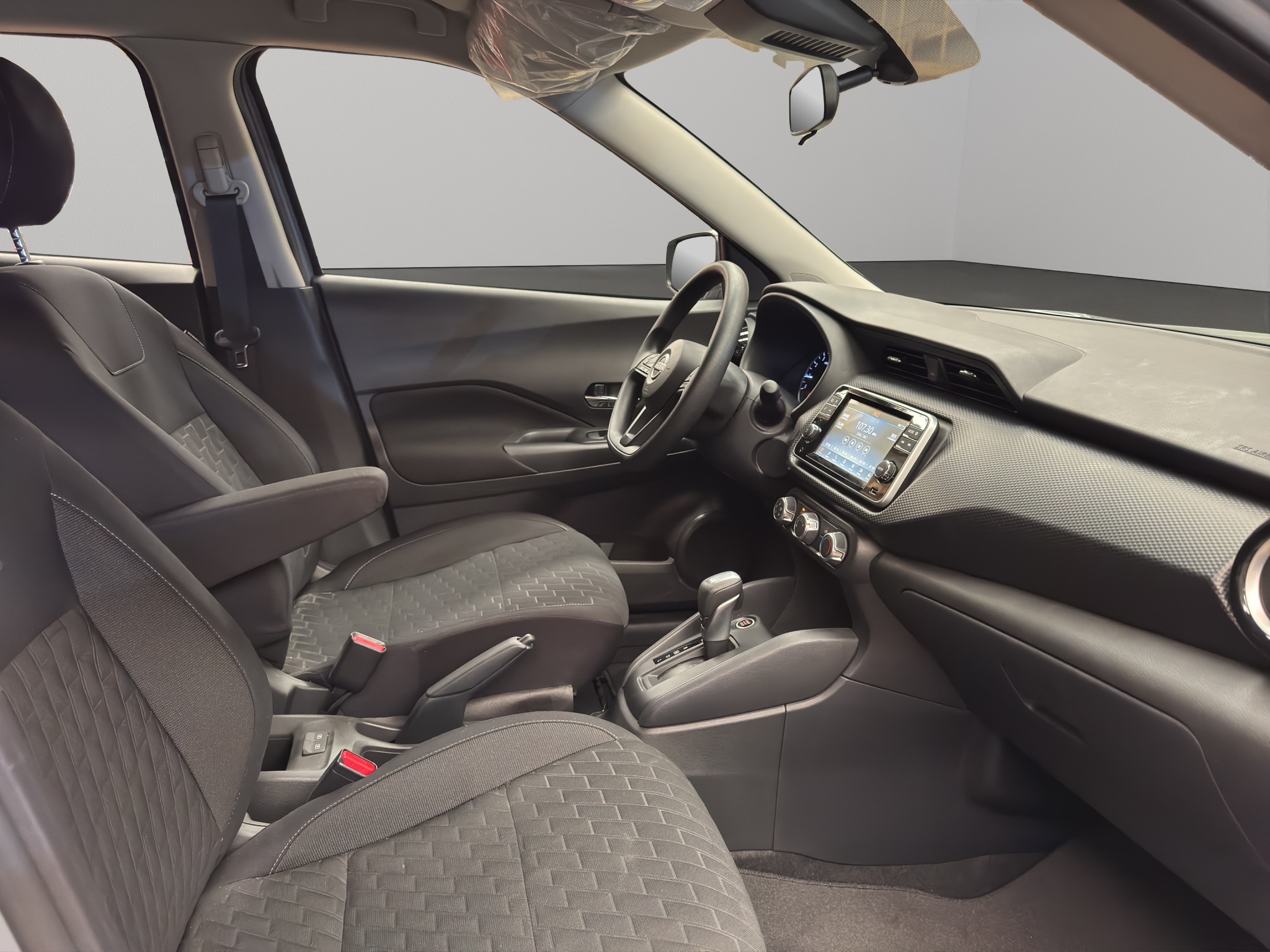 Nissan Kicks VUD 5 pts. Play Advance, 1.6l, TM5, RA-17 (línea nueva) 2025